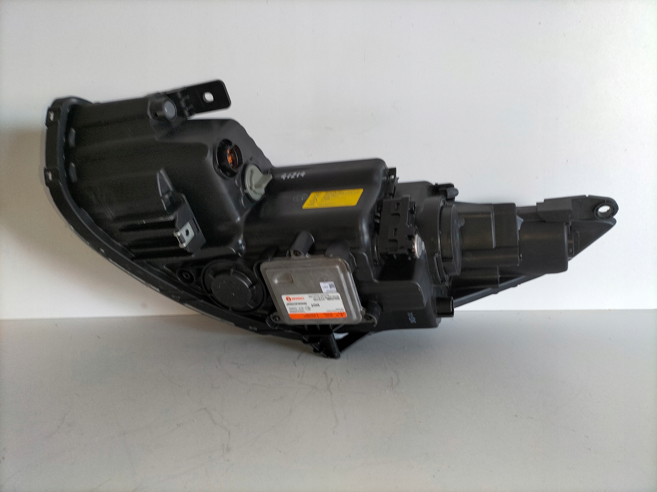 PRAVE PREDNE SVETLO HYUNDAI IX35 LIFT 13- XENON