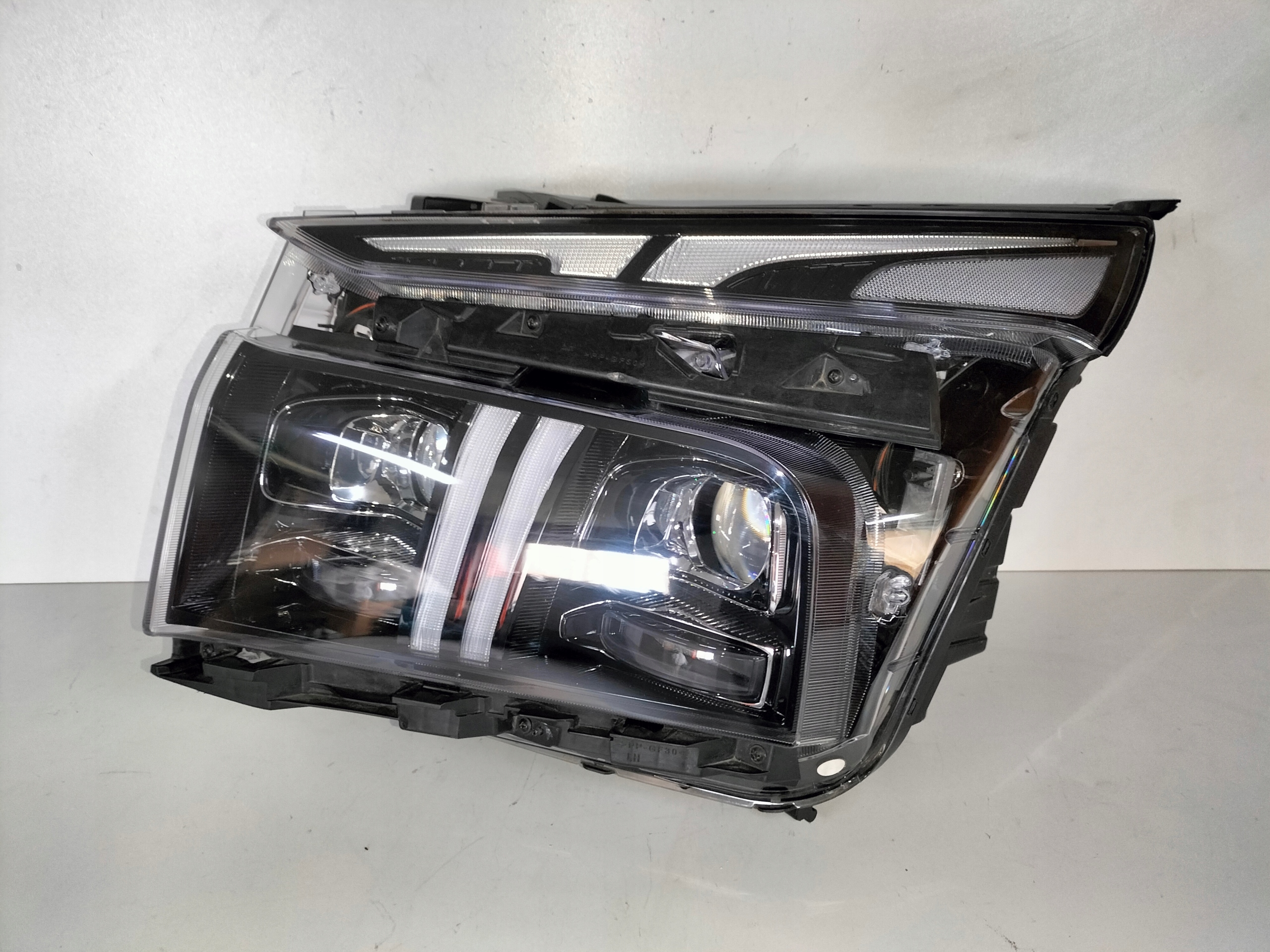 LAVE PREDNE SVETLO HYUNDAI SANTA FE IV LIFT 21- FULL LED