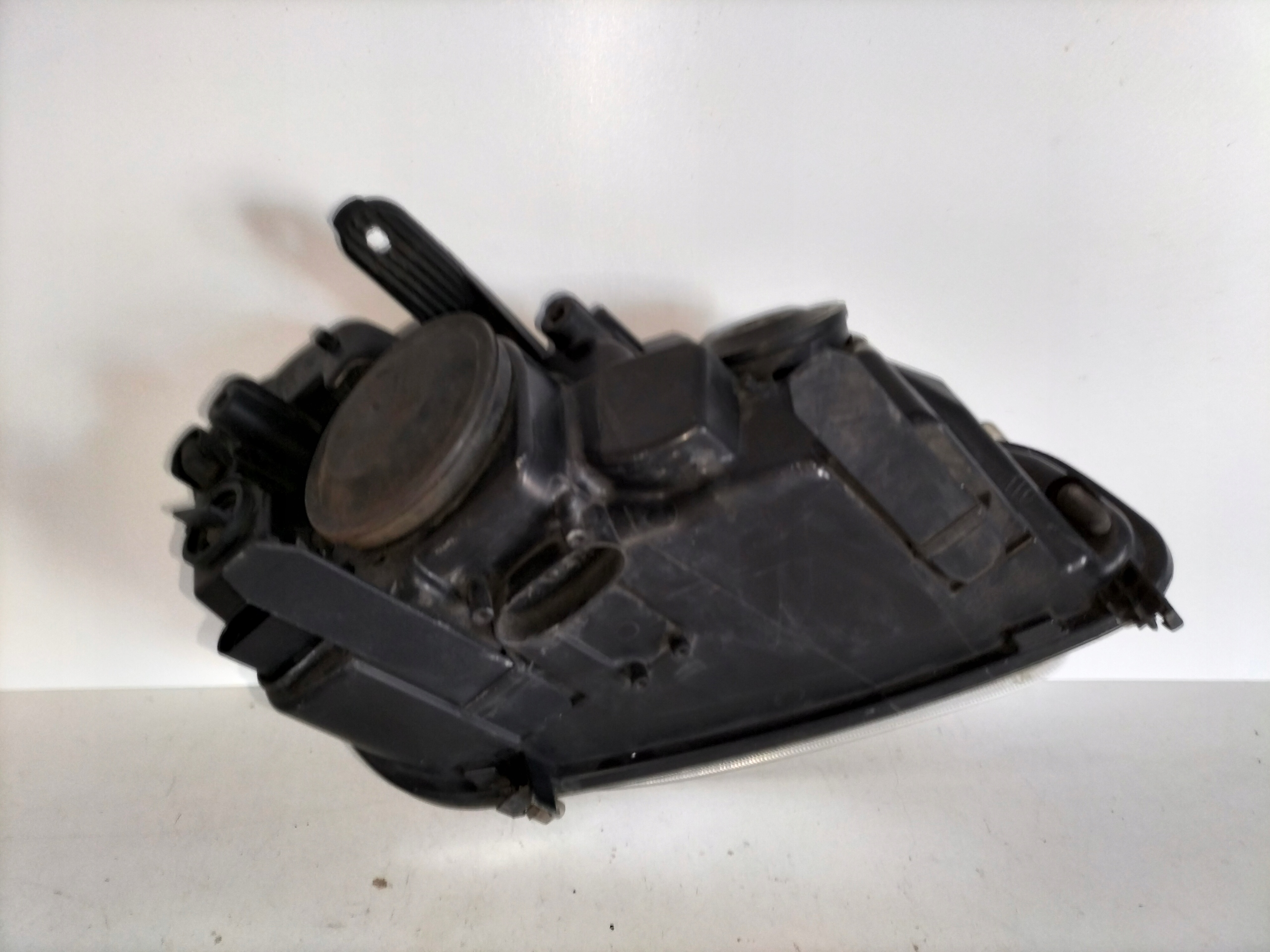 LAVE PREDNE SVETLO FORD C-MAX LIFT 07-10