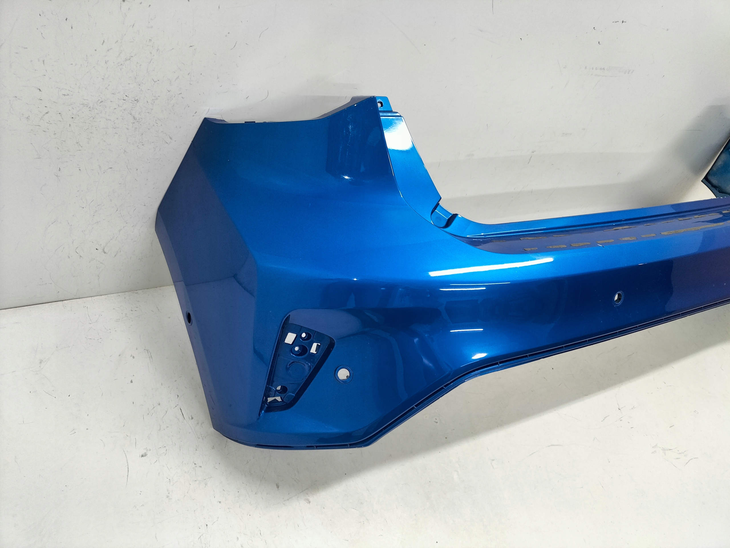 ZADNÝ NÁRAZNÍK FORD FOCUS MK4 18- HB
