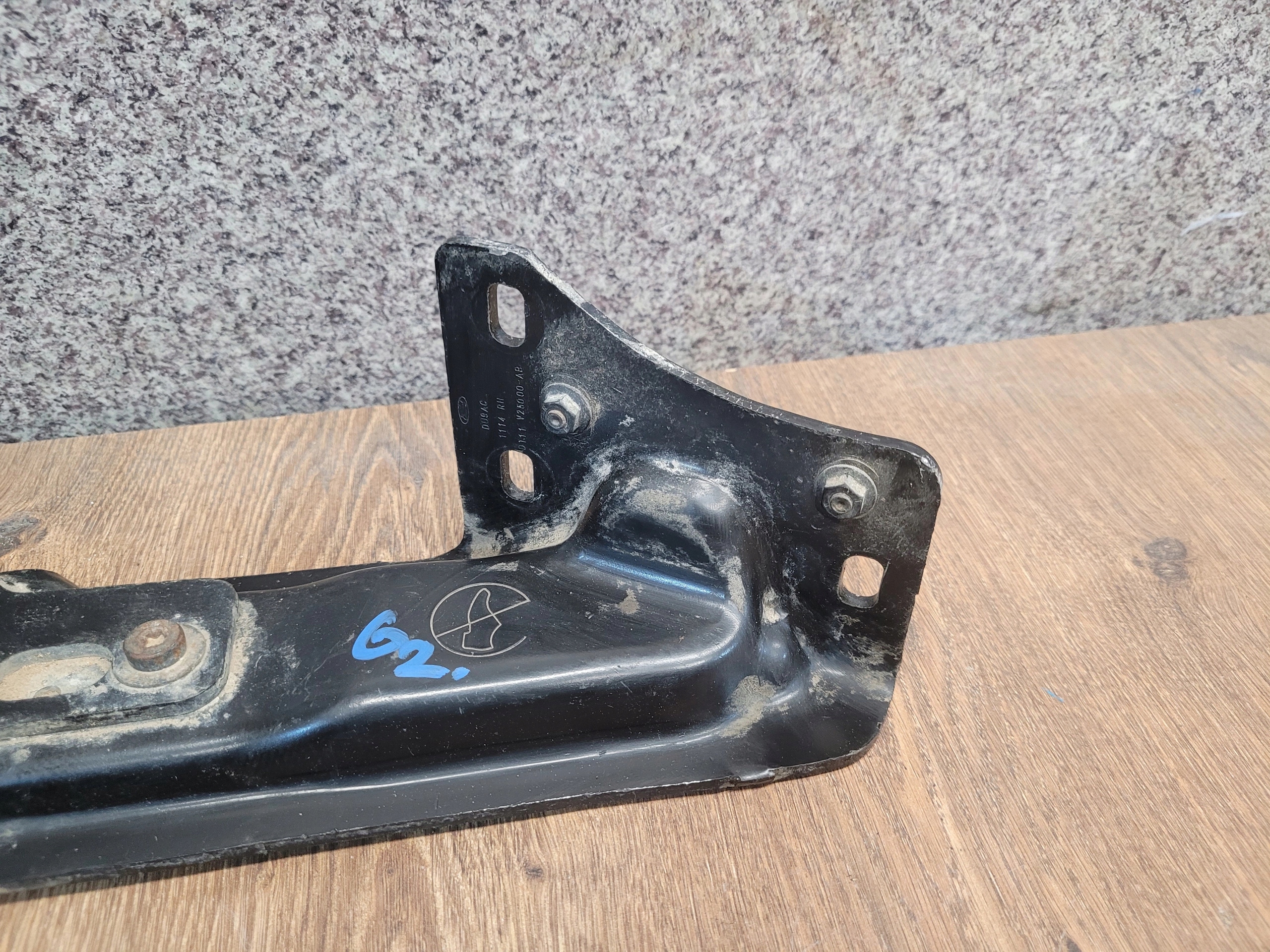 FORD TOURNEO CONNECT MK2 VODIACA LIŠTA PRAVÝCH POSUVNÝCH DVERÍ DT11-V25000-AB