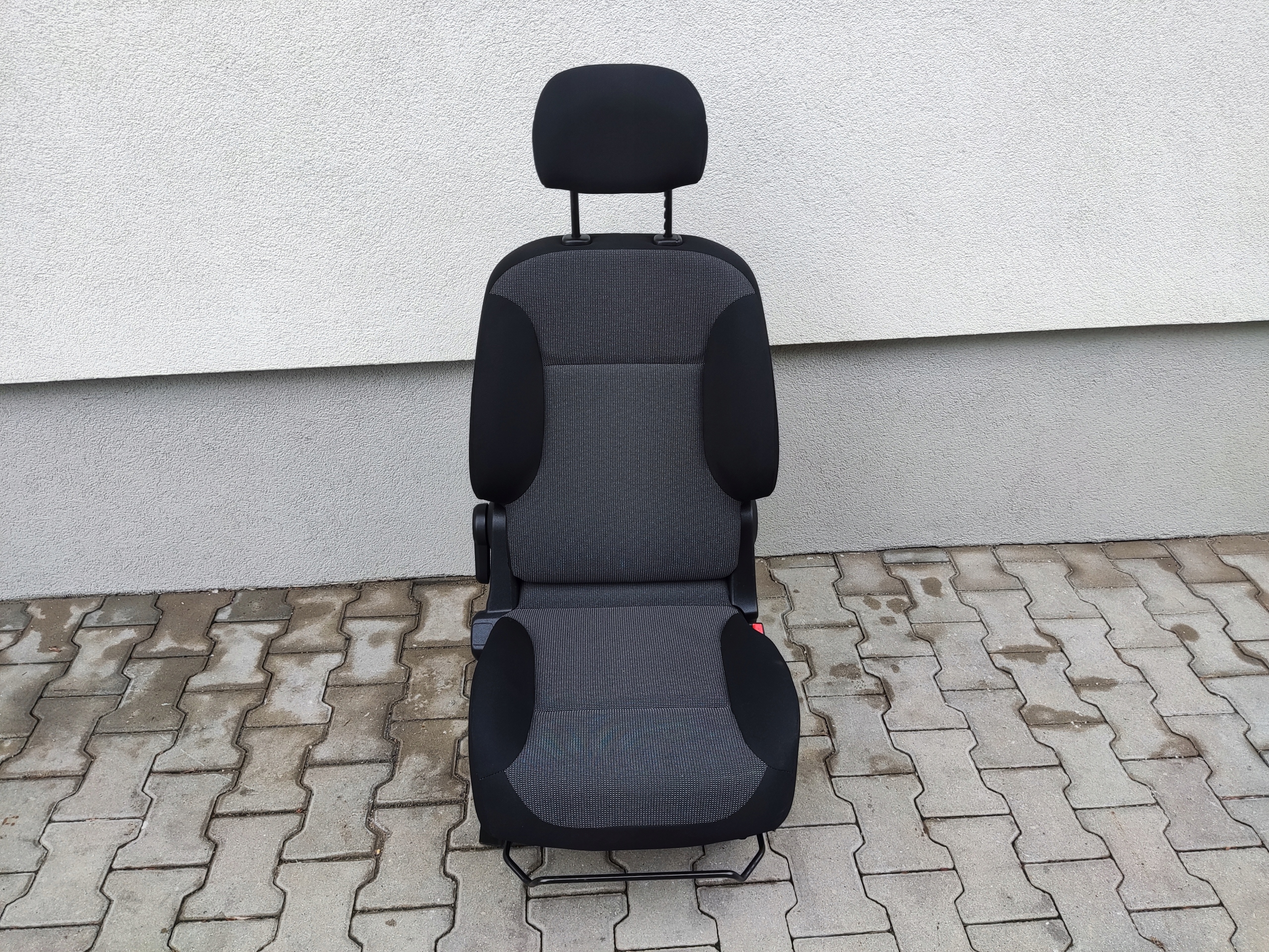 FOTEL PRAVÝ PREDNÝ POD VOLANT  CITROEN BERLINGO PARTNER III 2008-2018