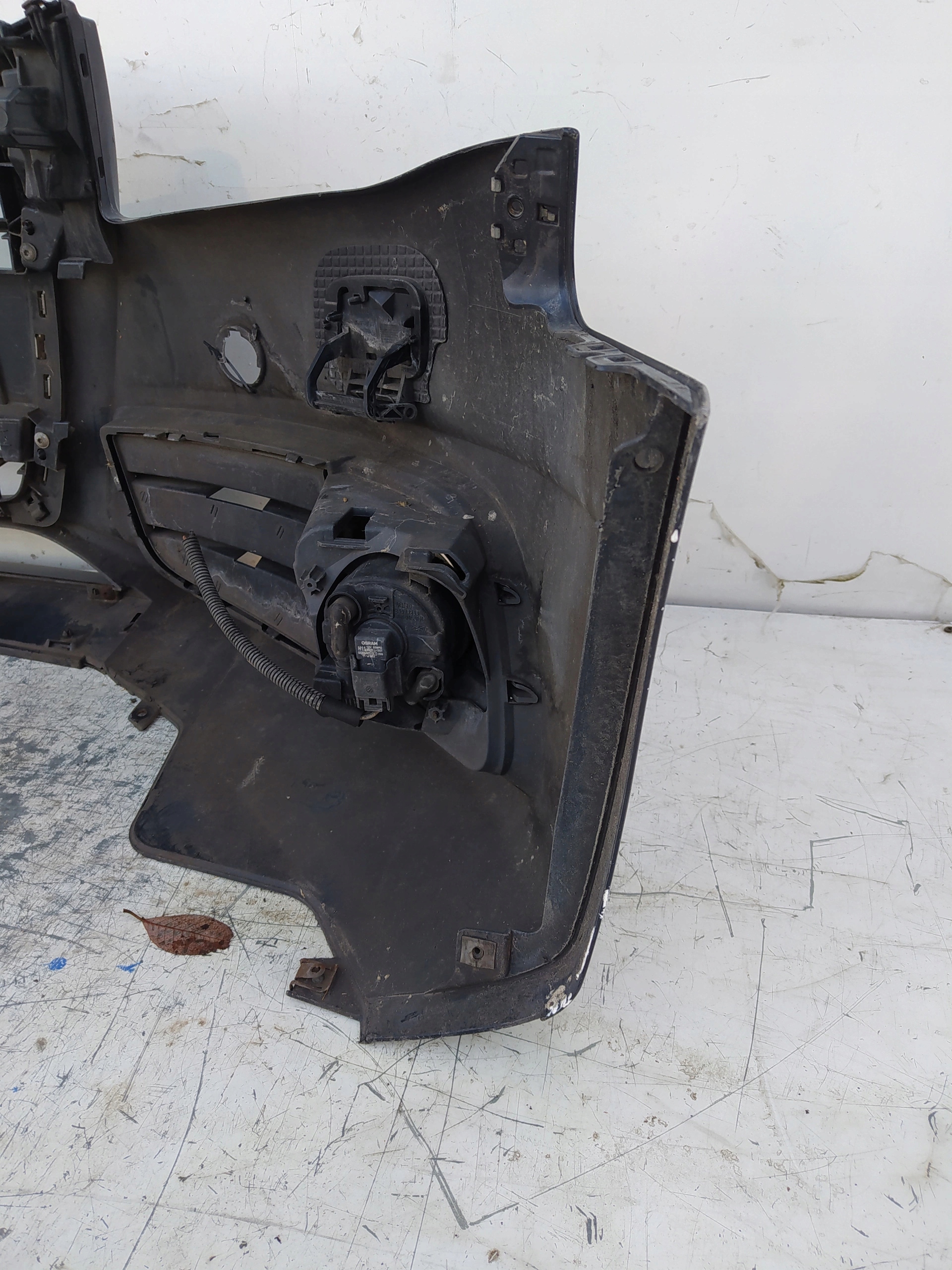 AUDI A4 B8 XENON S-LINE PREDNÝ NÁRAZNÍK