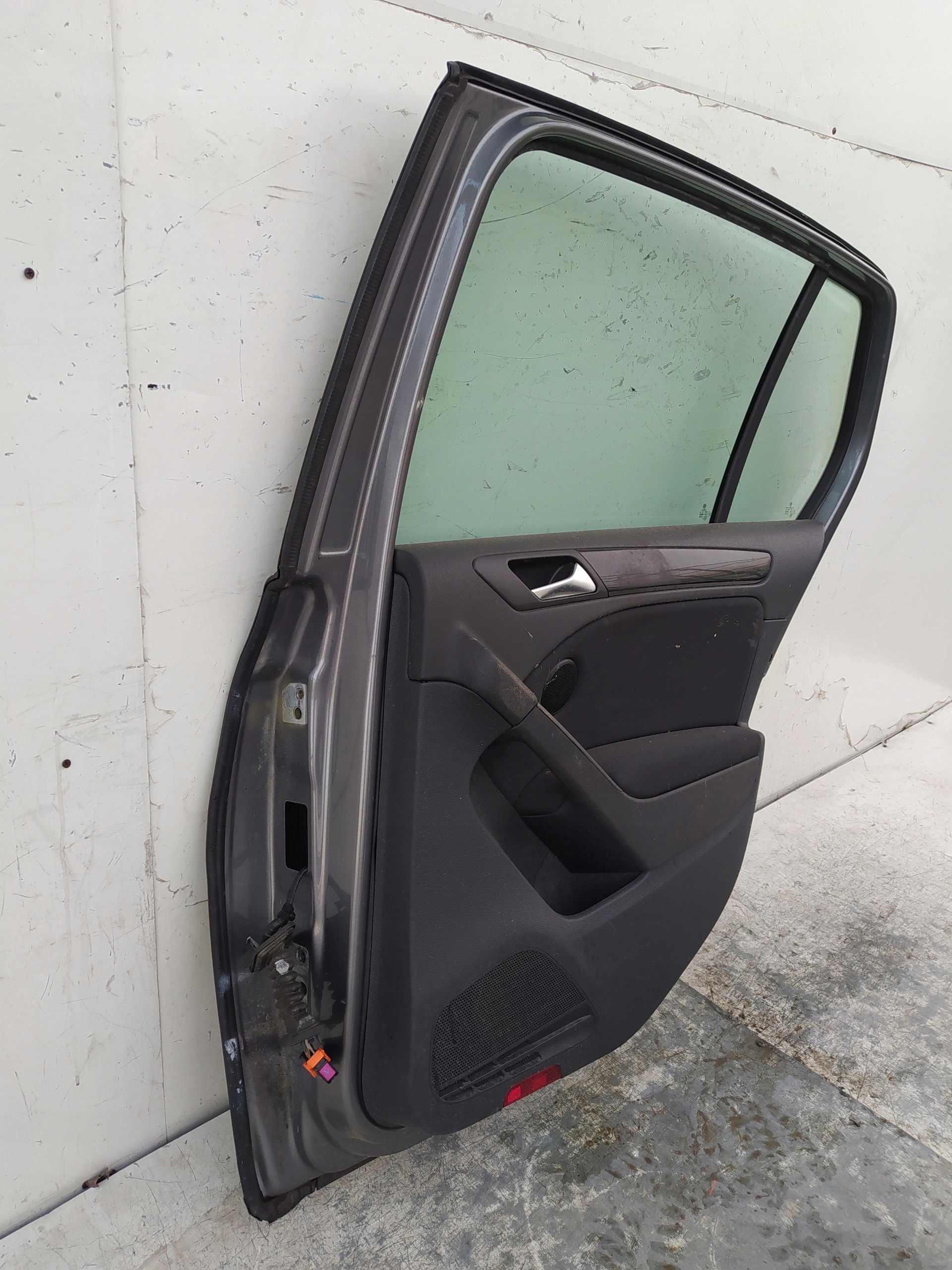 VW GOLF VI 6 HB PRAVE ZADNE DVERE