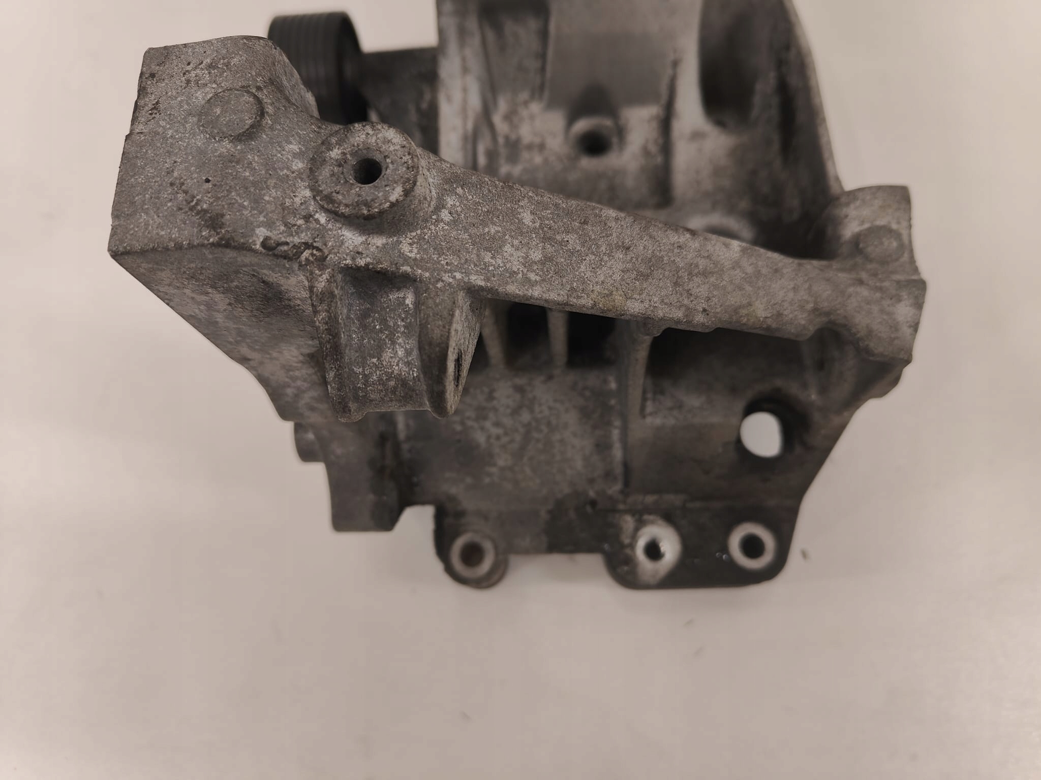 BMW n47 2.0 diesel oe 7802639-02 DRŽIAK UCHYT ALTERNÁTORA