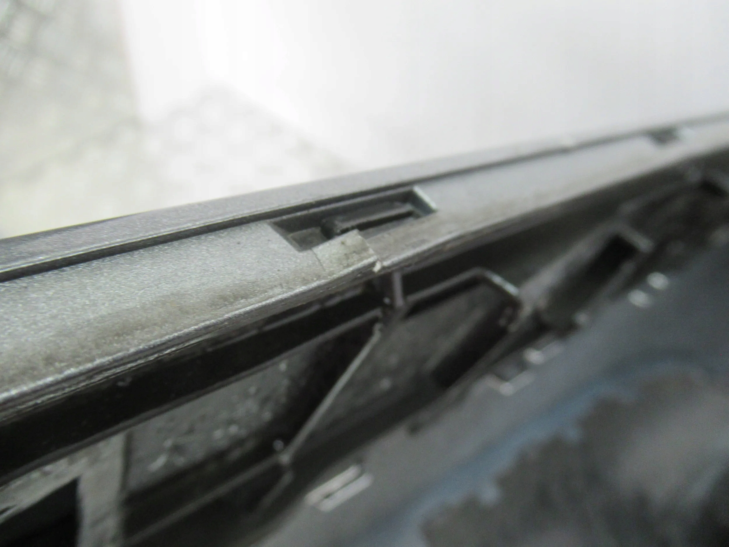 ZADNÝ NÁRAZNÍK VW PASSAT B6 KOMBI PDC