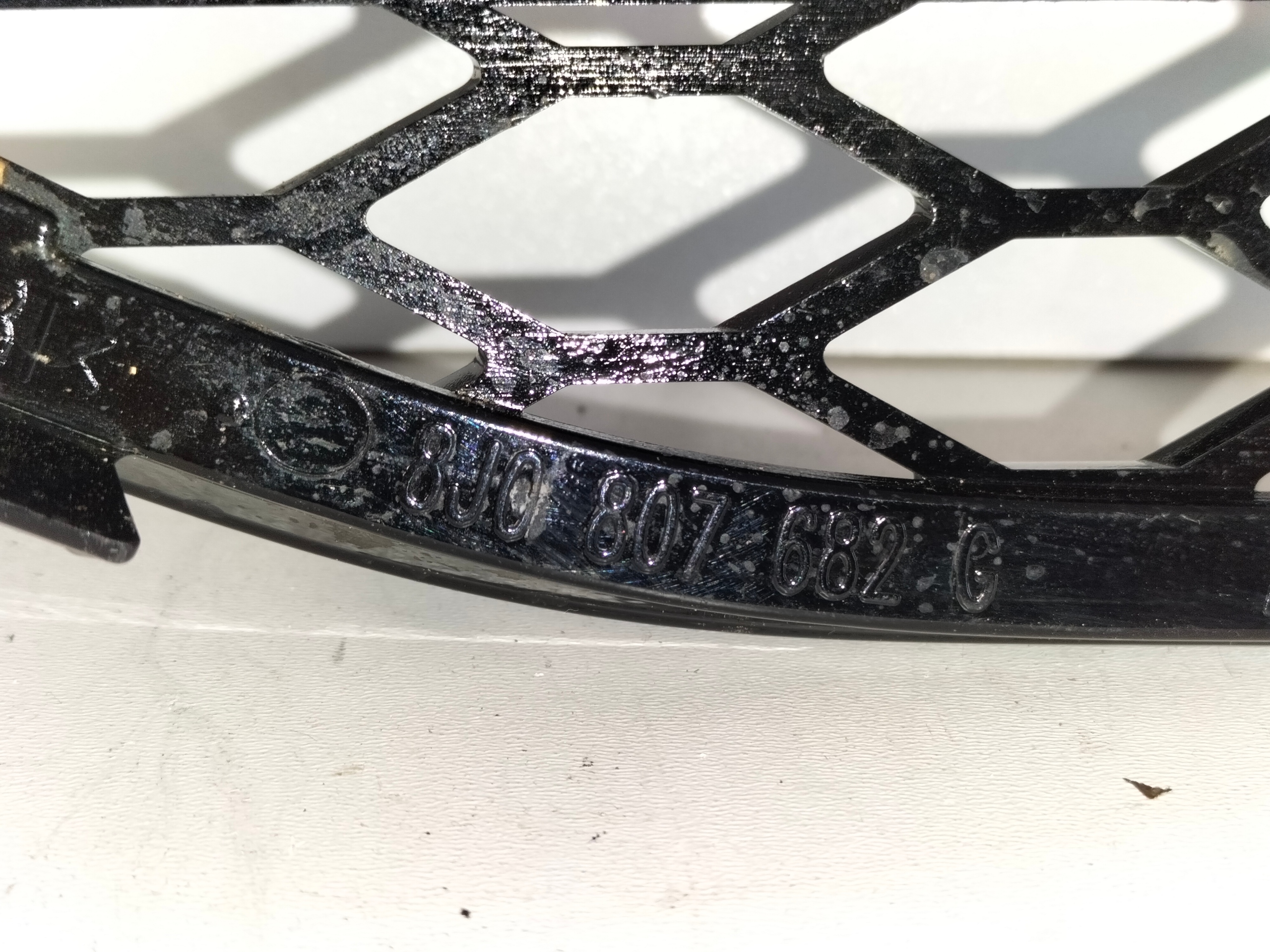 KRYTKA MRIEZKA PREDNEHO NARAZNIKA PRAVA AUDI TT RS 8J 06-14