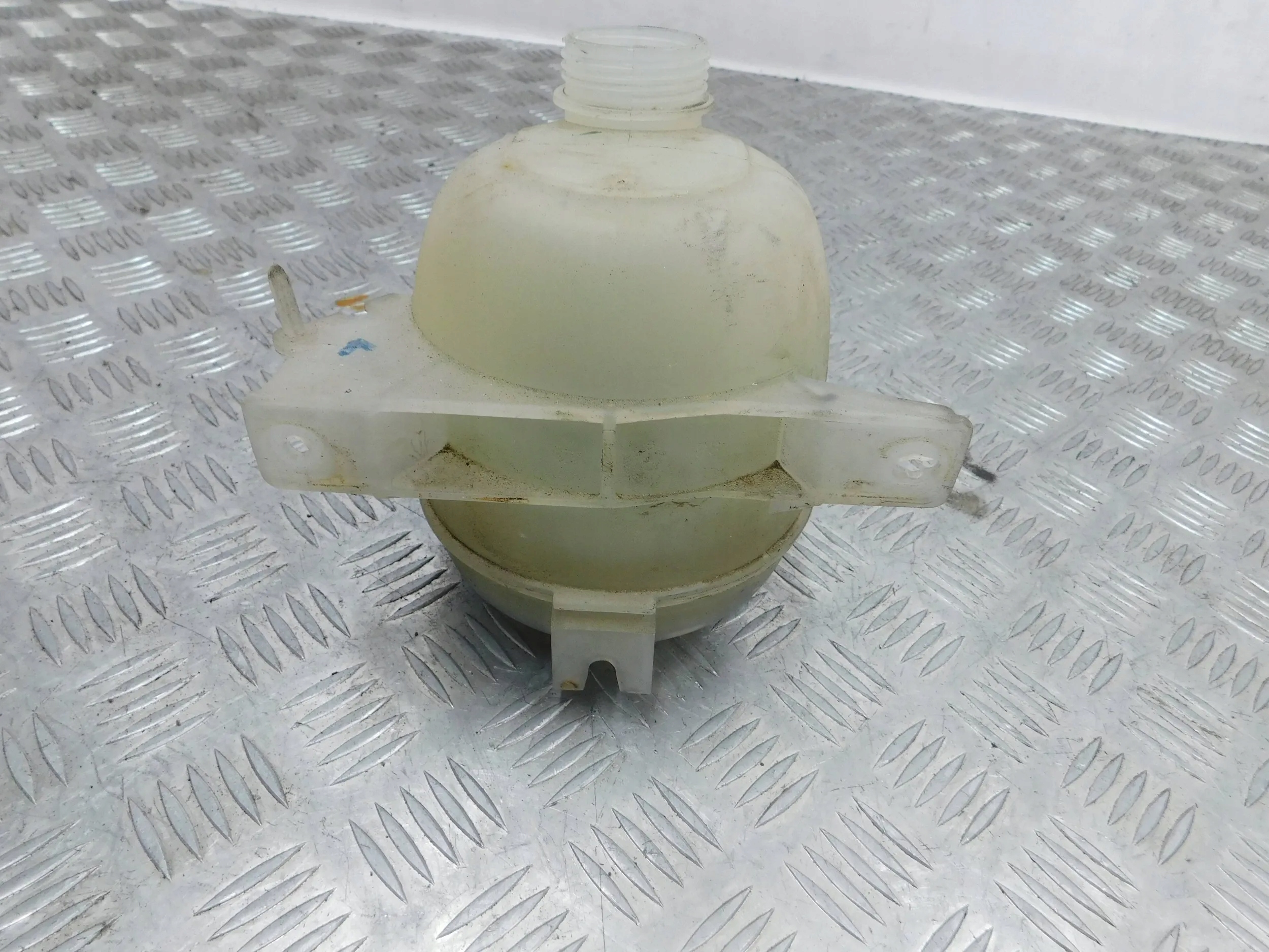 VYROVNAVACIA NADOBKA DACIA LOGAN I 1.6 8V