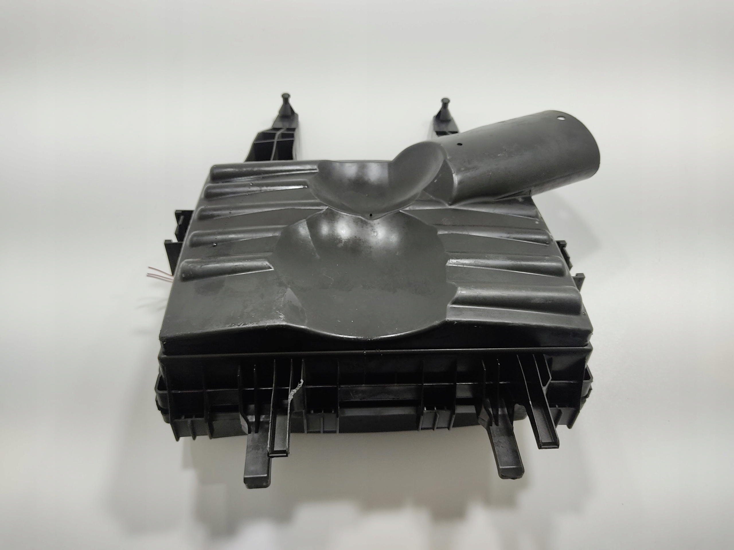 OBAL VZDUCHOVÉHO FILTERA MERCEDES SPRINTER W906 906 A0000907801 2006-2014