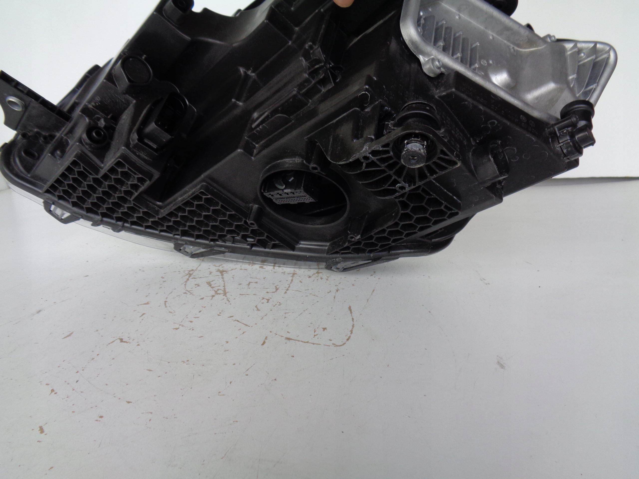 PRAVE PREDNE SVETLO VW CADDY 2K7 21- FULL LED