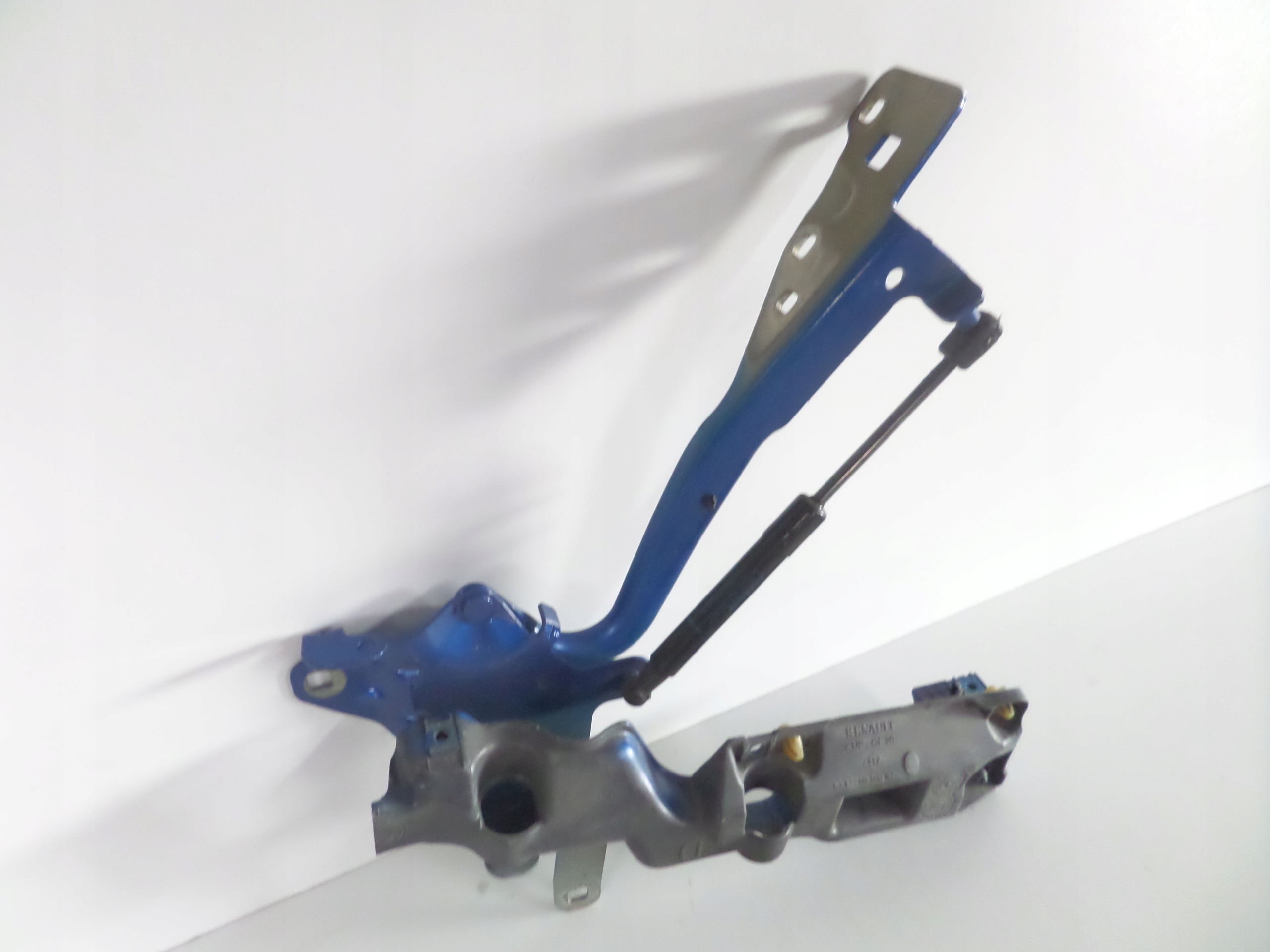 PRAVY PANT PREDNEJ KAPOTY RENAULT SCENIC III 09-