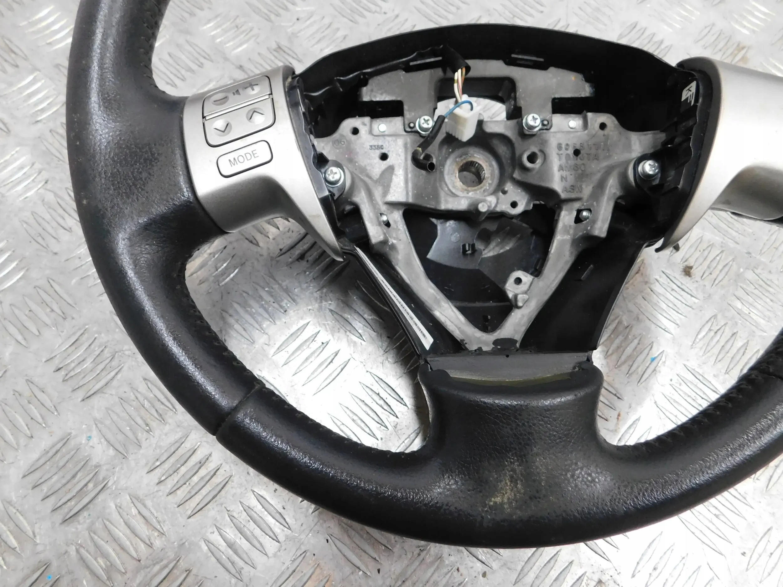 VOLANT KOŽA TOYOTA AURIS I 07-