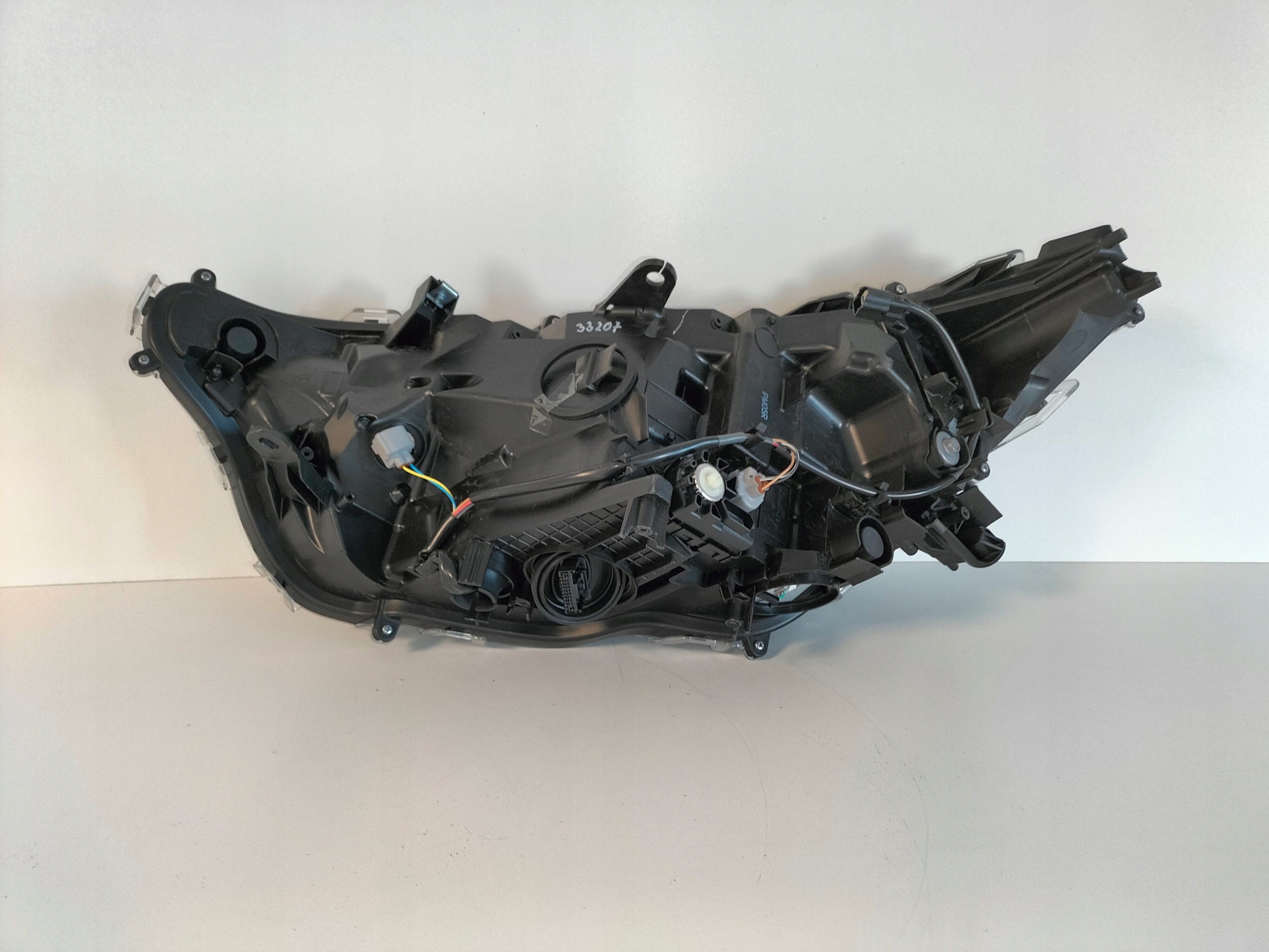 PRAVE PREDNE SVETLO TOYOTA RAV4 V 18- FULL LED