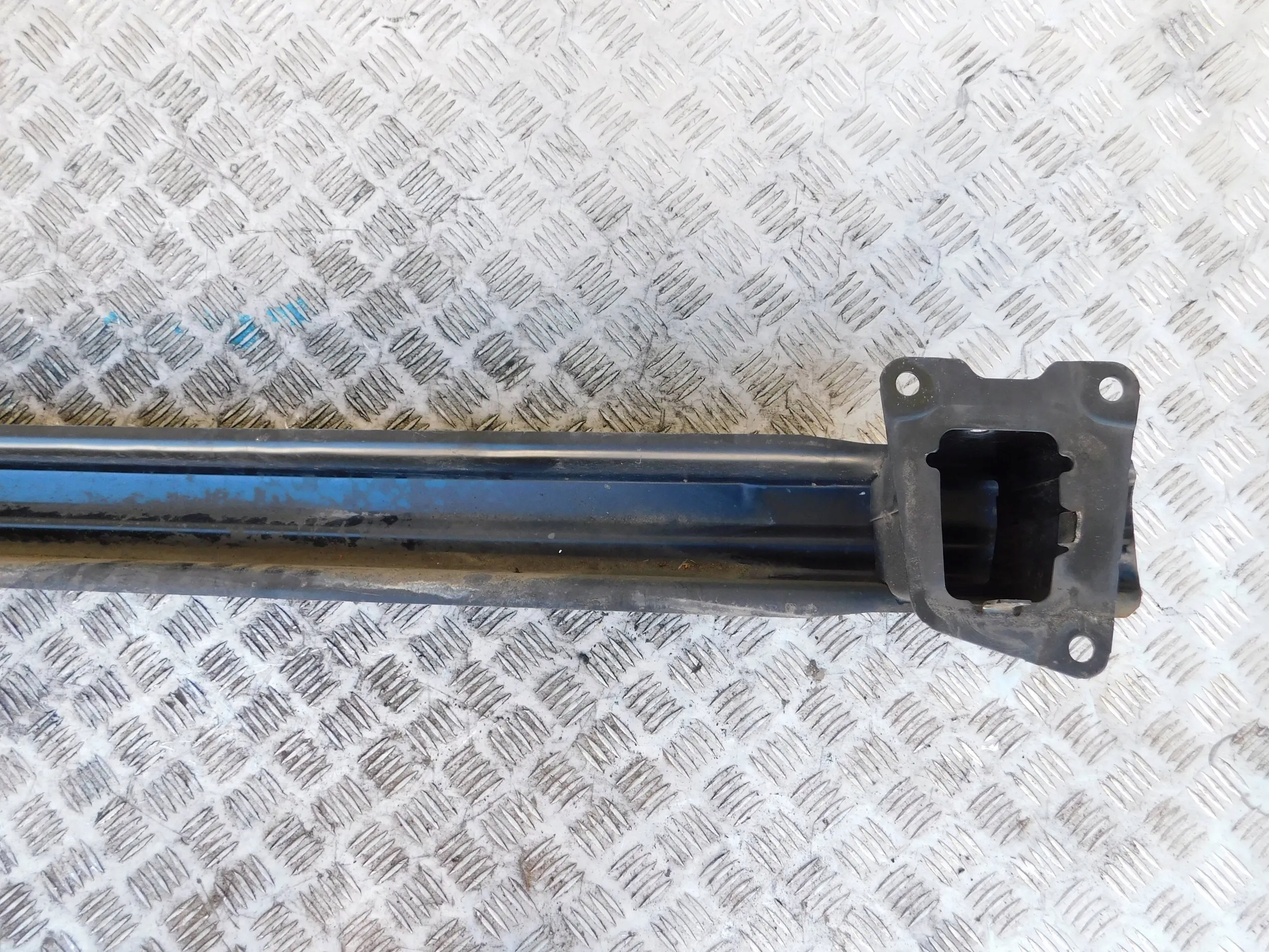 VÝSTUHA ZADNÉHO NÁRAZNÍKA VW PASSAT B7 KOMBI