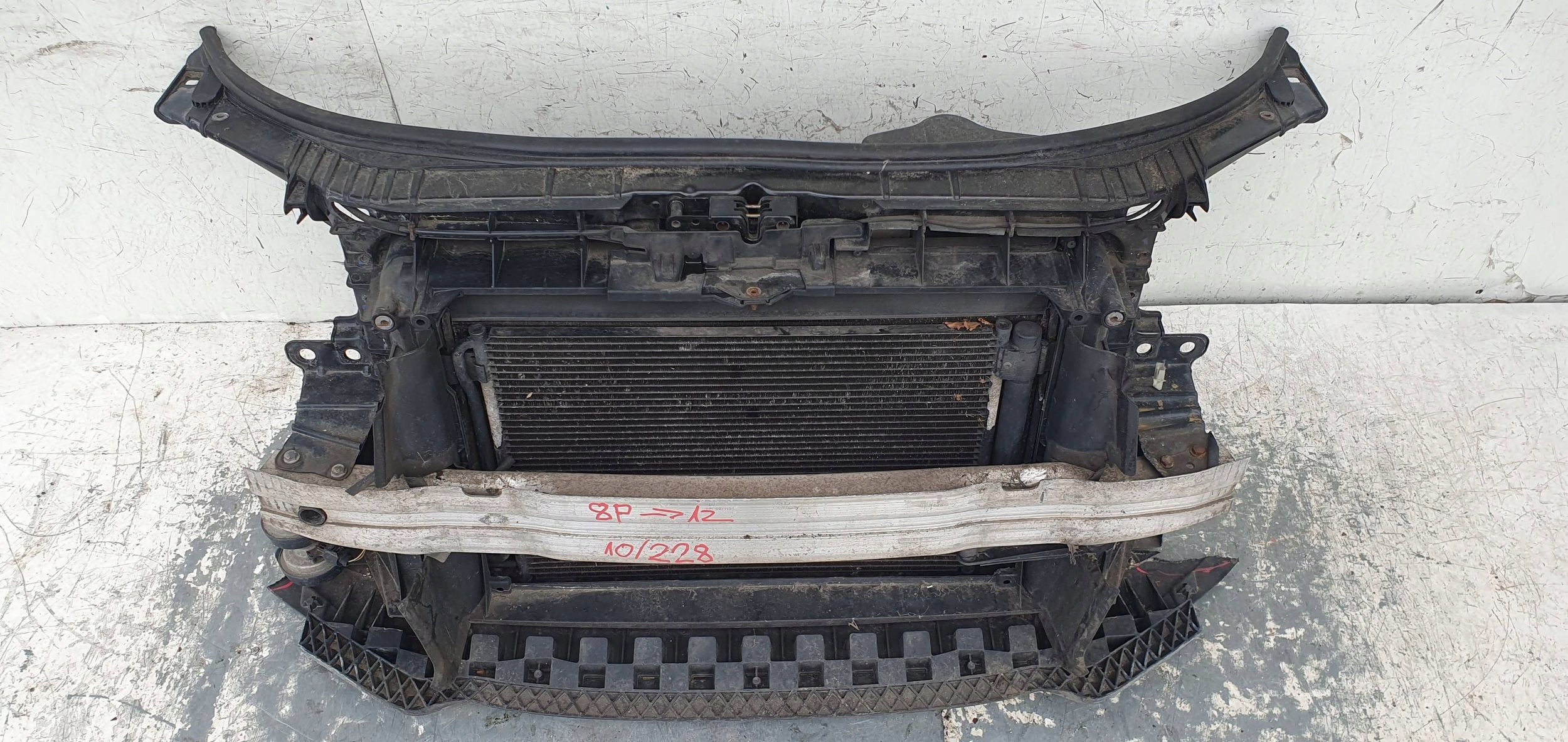 Audi A3 lift 8P 1.6 fsi 08-012 8P0805594C PREDNE CELO