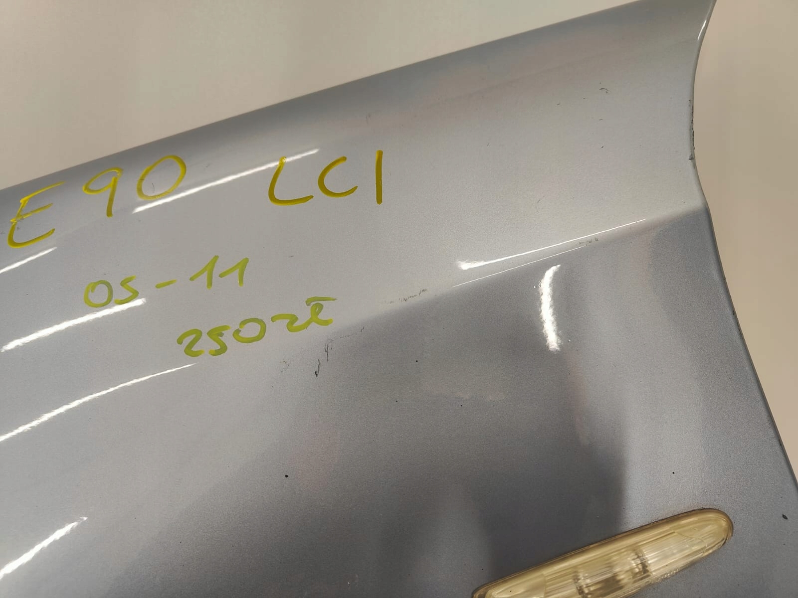 BMW 3 seria 05-12 ĽAVÝ PREDNÝ BLATNÍK