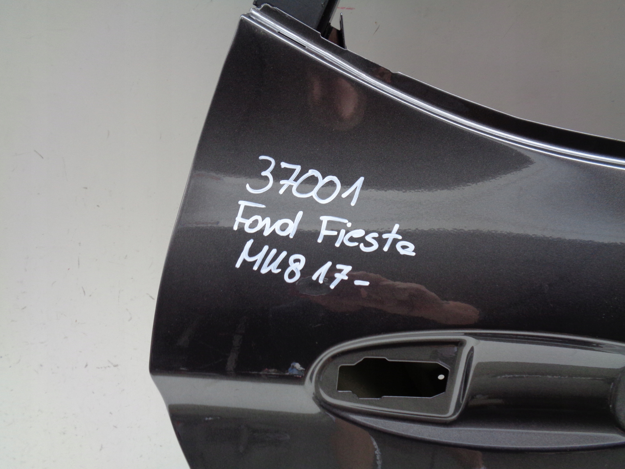 PRAVE ZADNE DVERE FORD FIESTA MK8 17- NR 37001