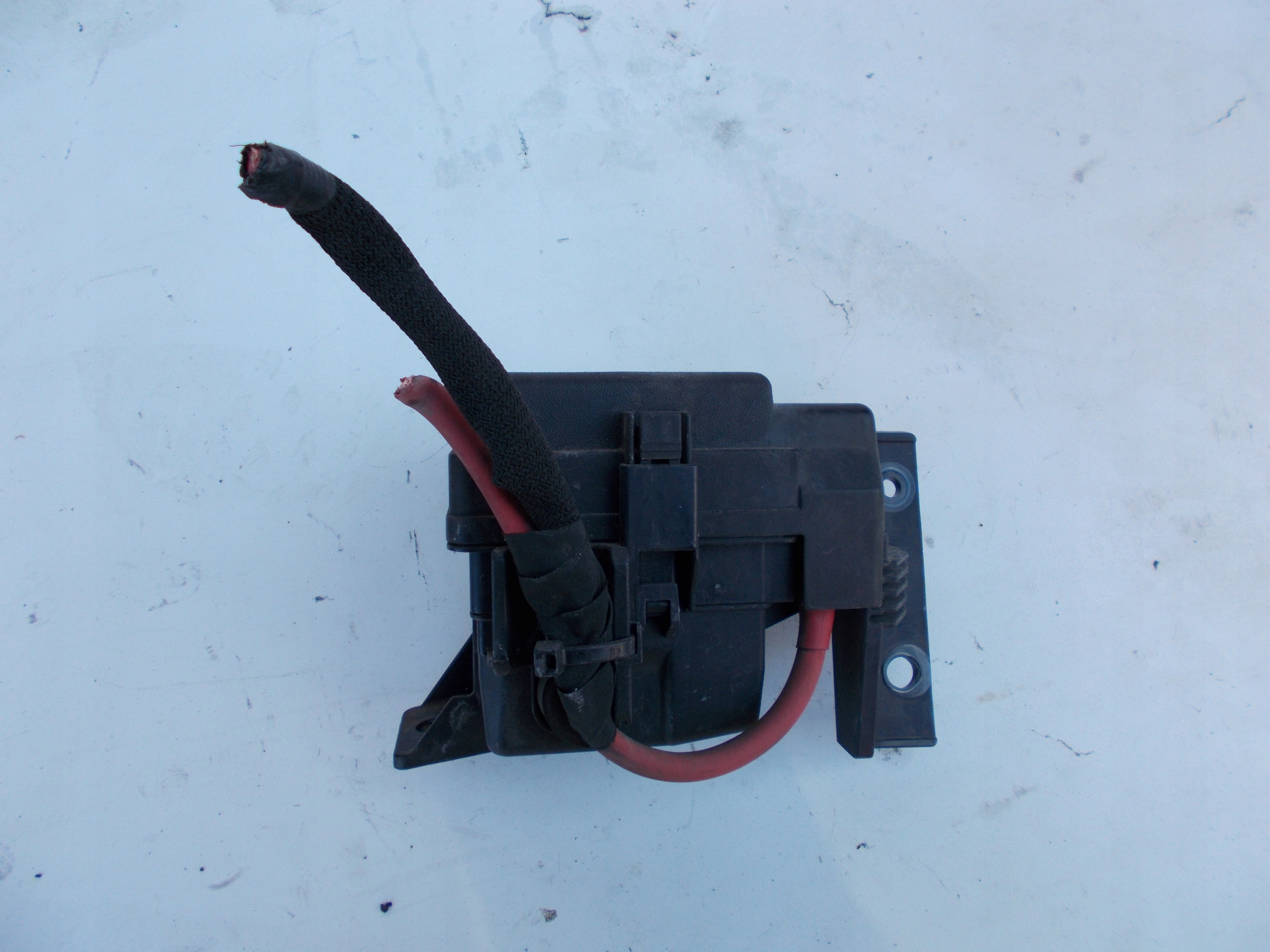 POISTKOVA SKRINKA MEGANE III SCENIC III 08-