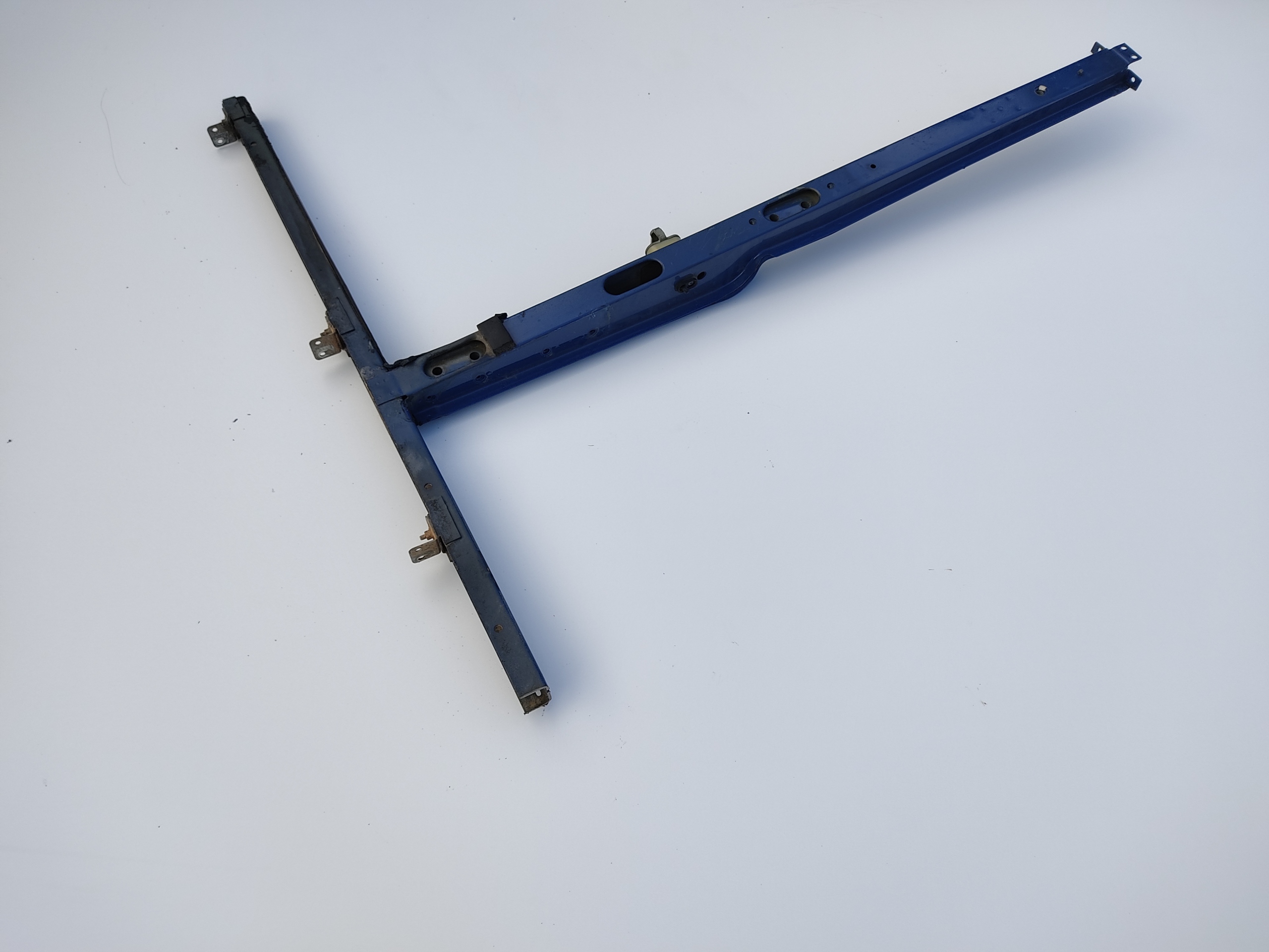 VÝSTUHA STĹPIK PRAVÝCH DVERÍ LAND ROVER DEFENDER 1999-2014