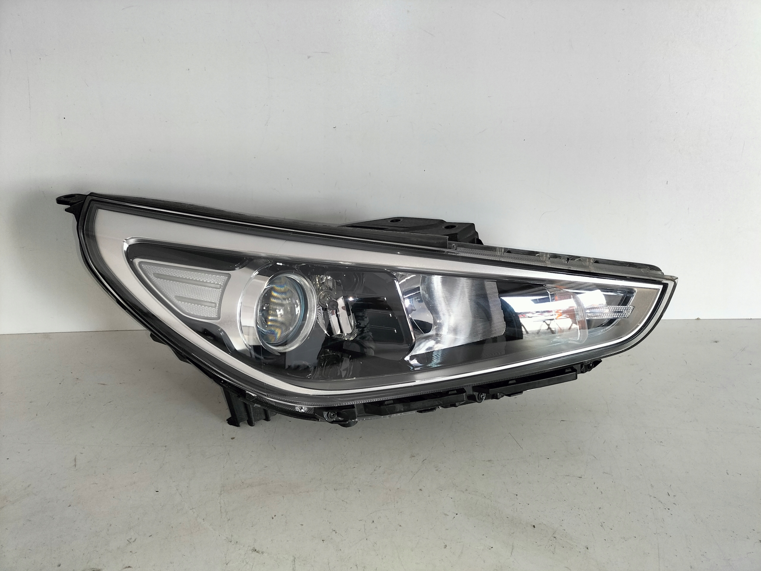 PRAVE PREDNE SVETLO HYUNDAI I30 III 17-