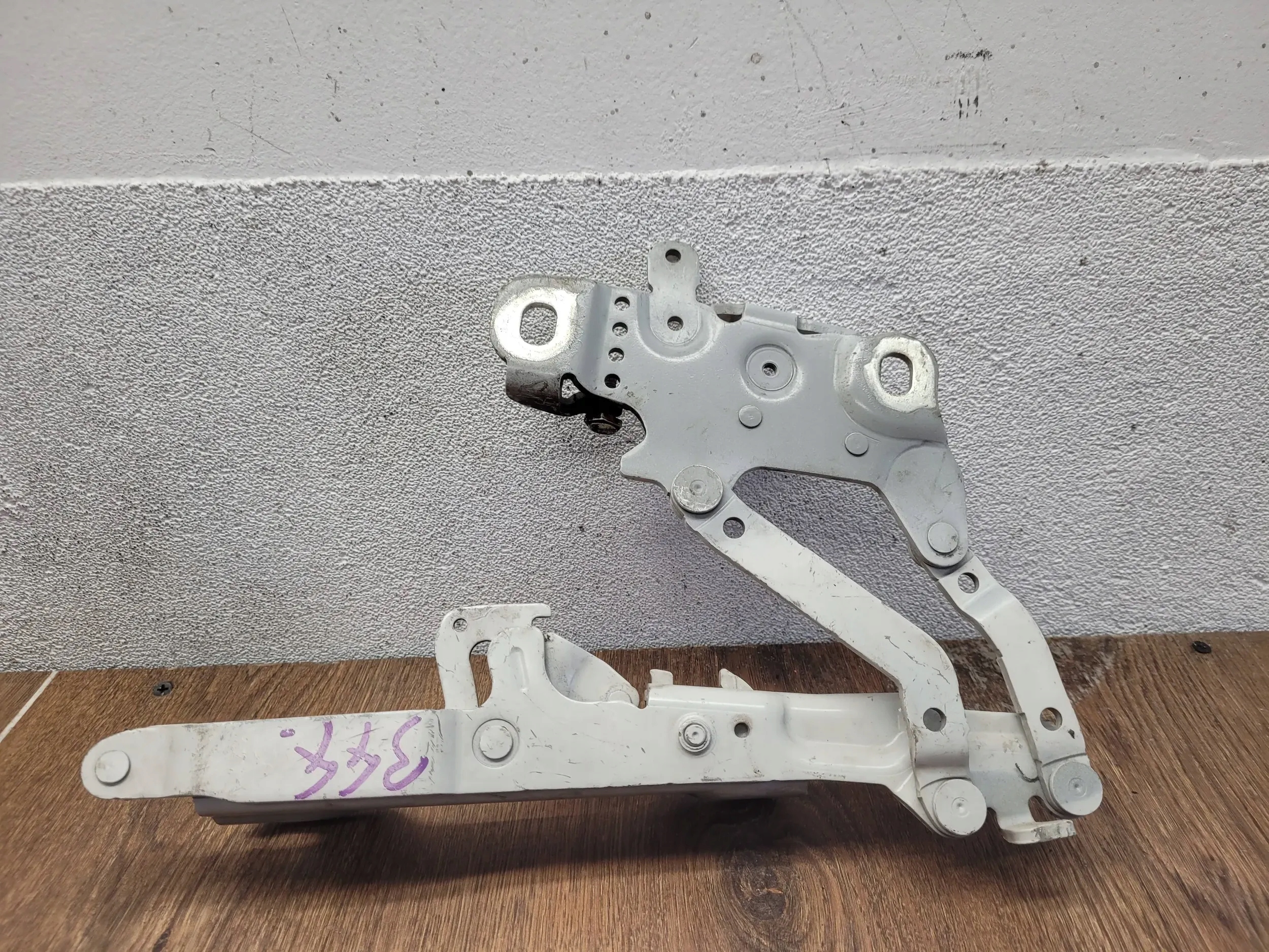 BMW 1 F20 F21 7239416 PRAVY PANT PREDNEJ KAPOTY