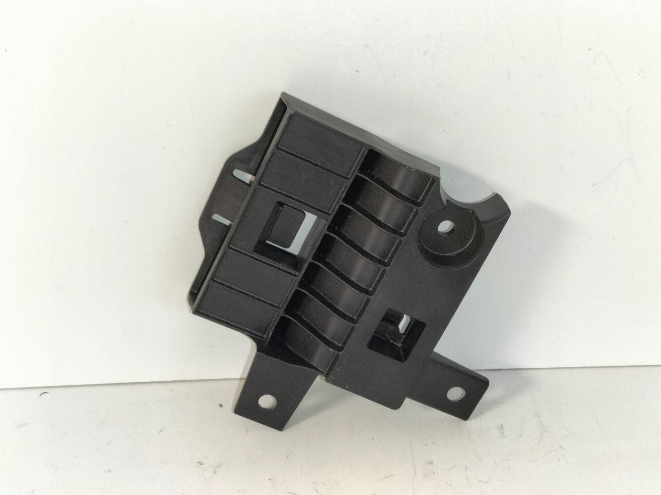 DRZIAK UCHYT CHLADIČA OLEJA BMW M3 G80 M4 G82 21-