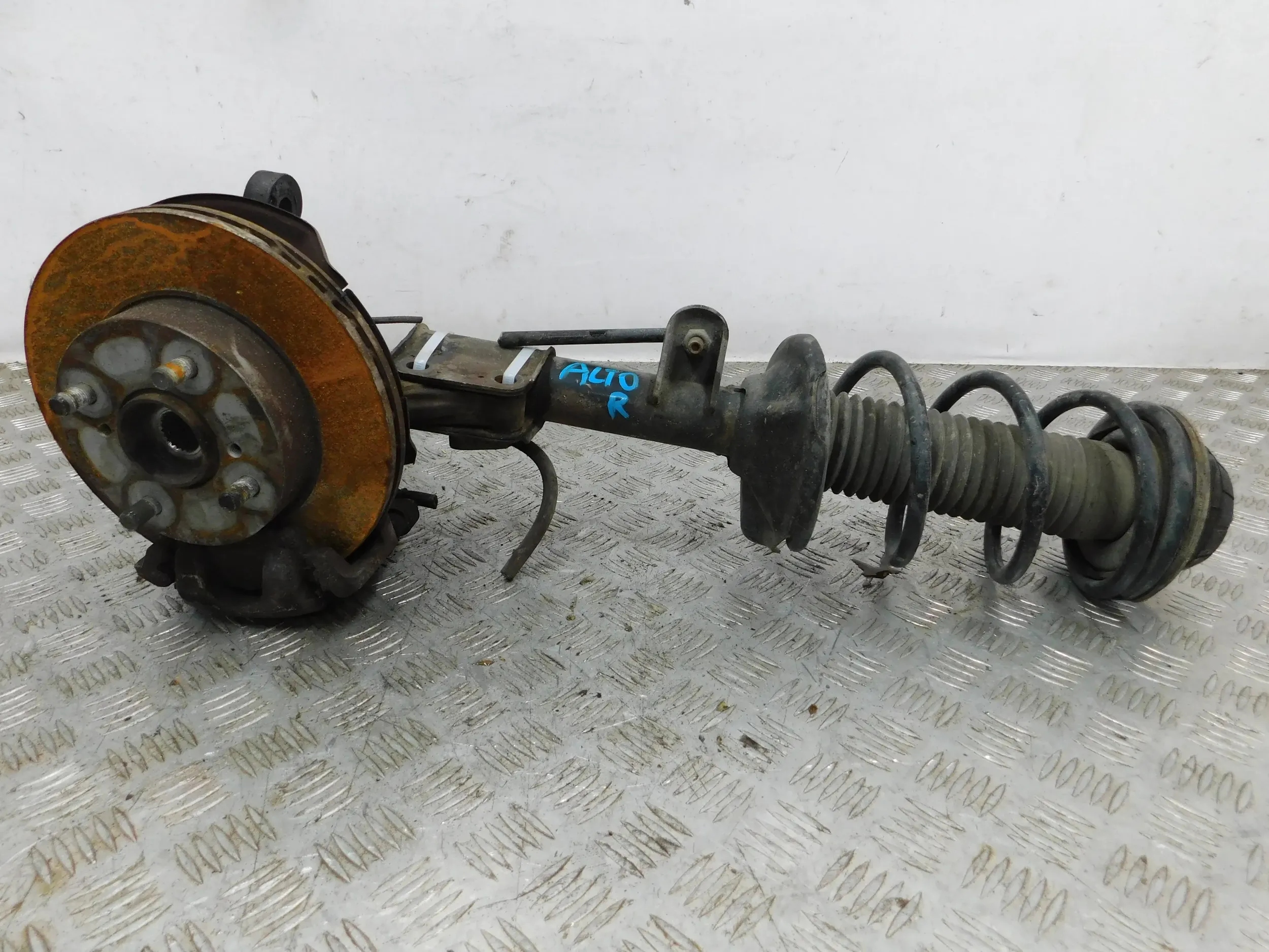 PRAVÝ OTOČ MCPHERSON SUZUKI ALTO 1.0