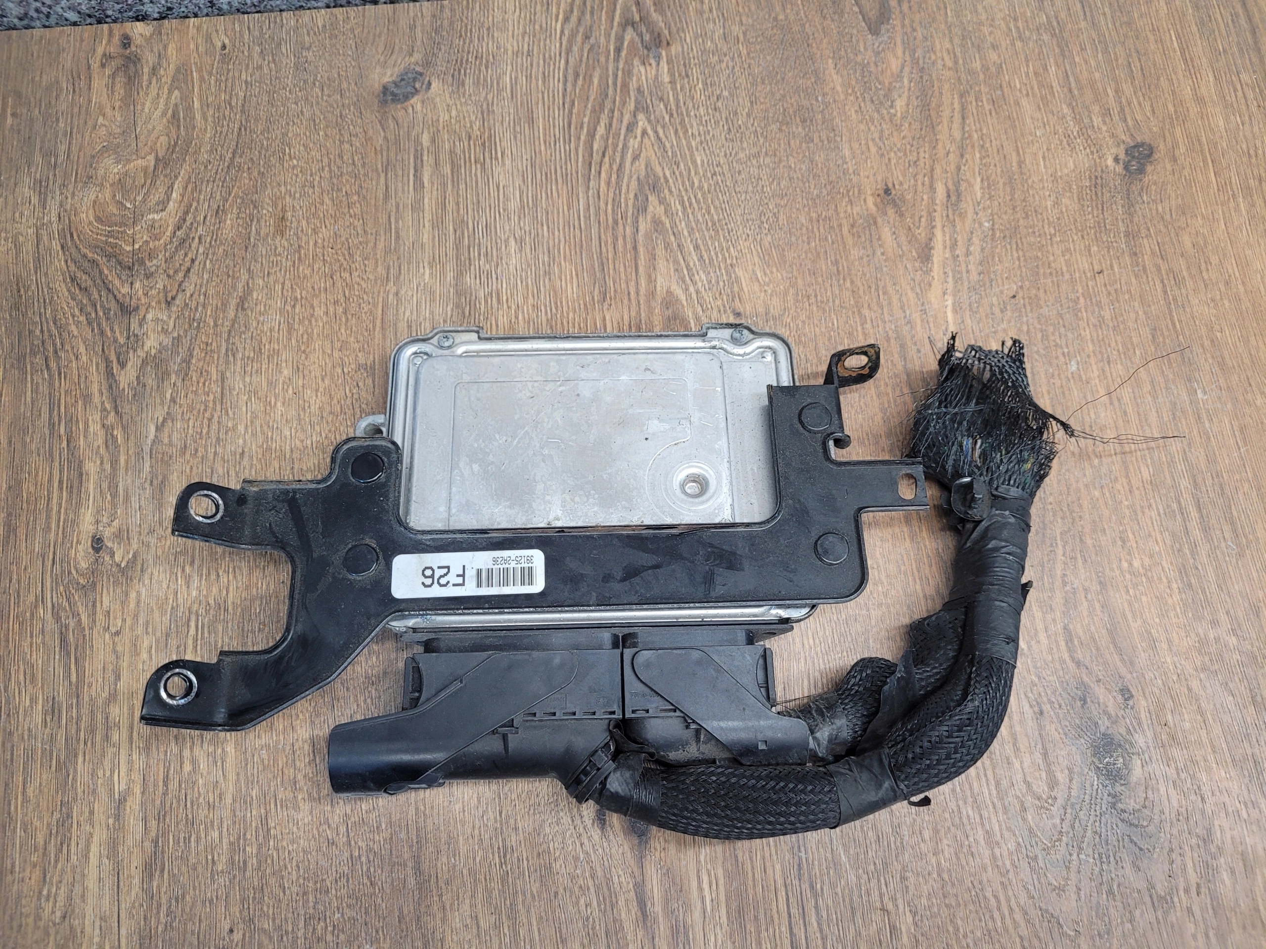 HYUNDAI I40 1.7 CRDI RIADIACA JEDNOTKA MOTORA 39120-2A236 0281030600