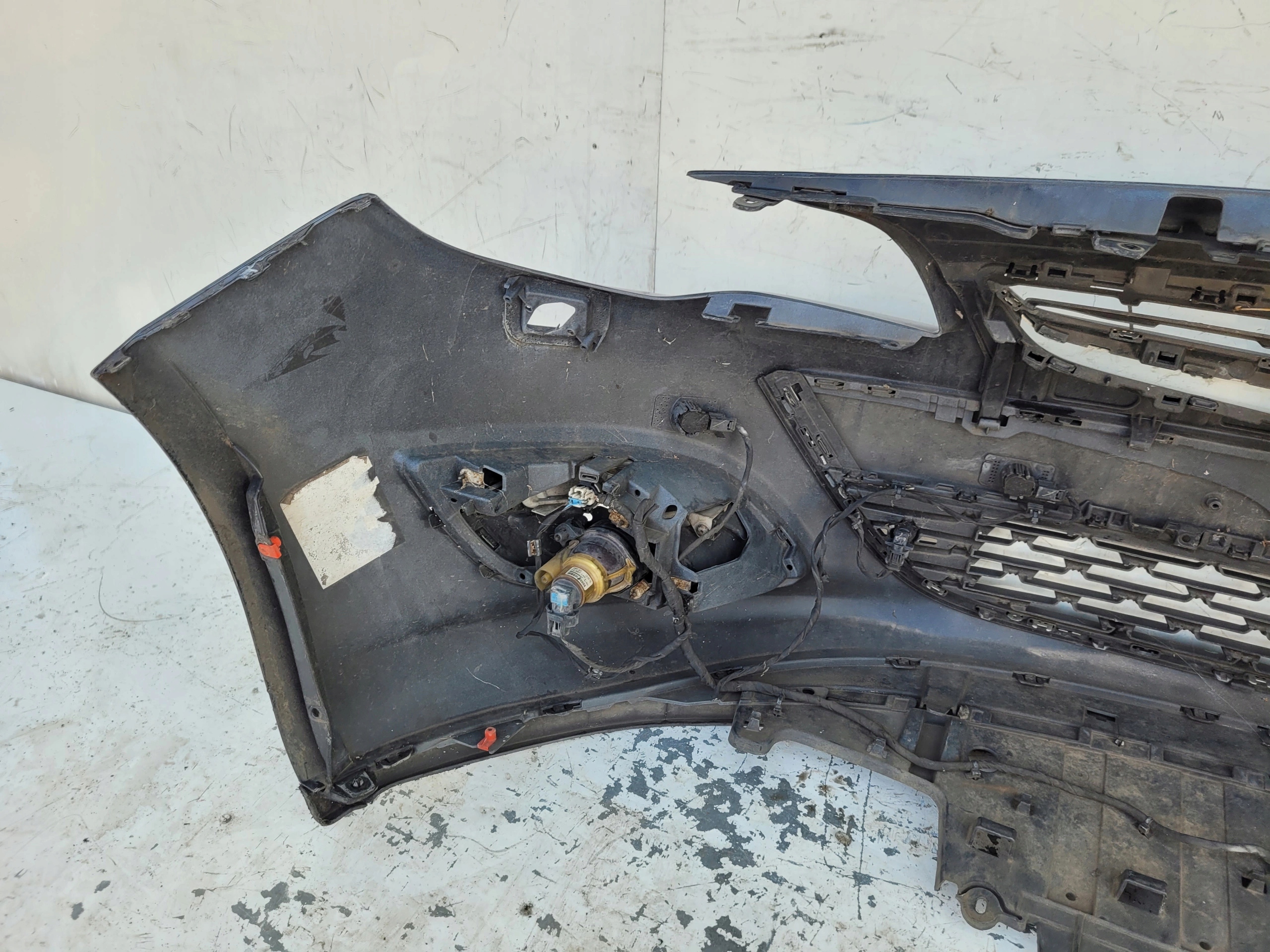 OPEL ASTRA J LIFT XENON PDC PREDNÝ NÁRAZNÍK