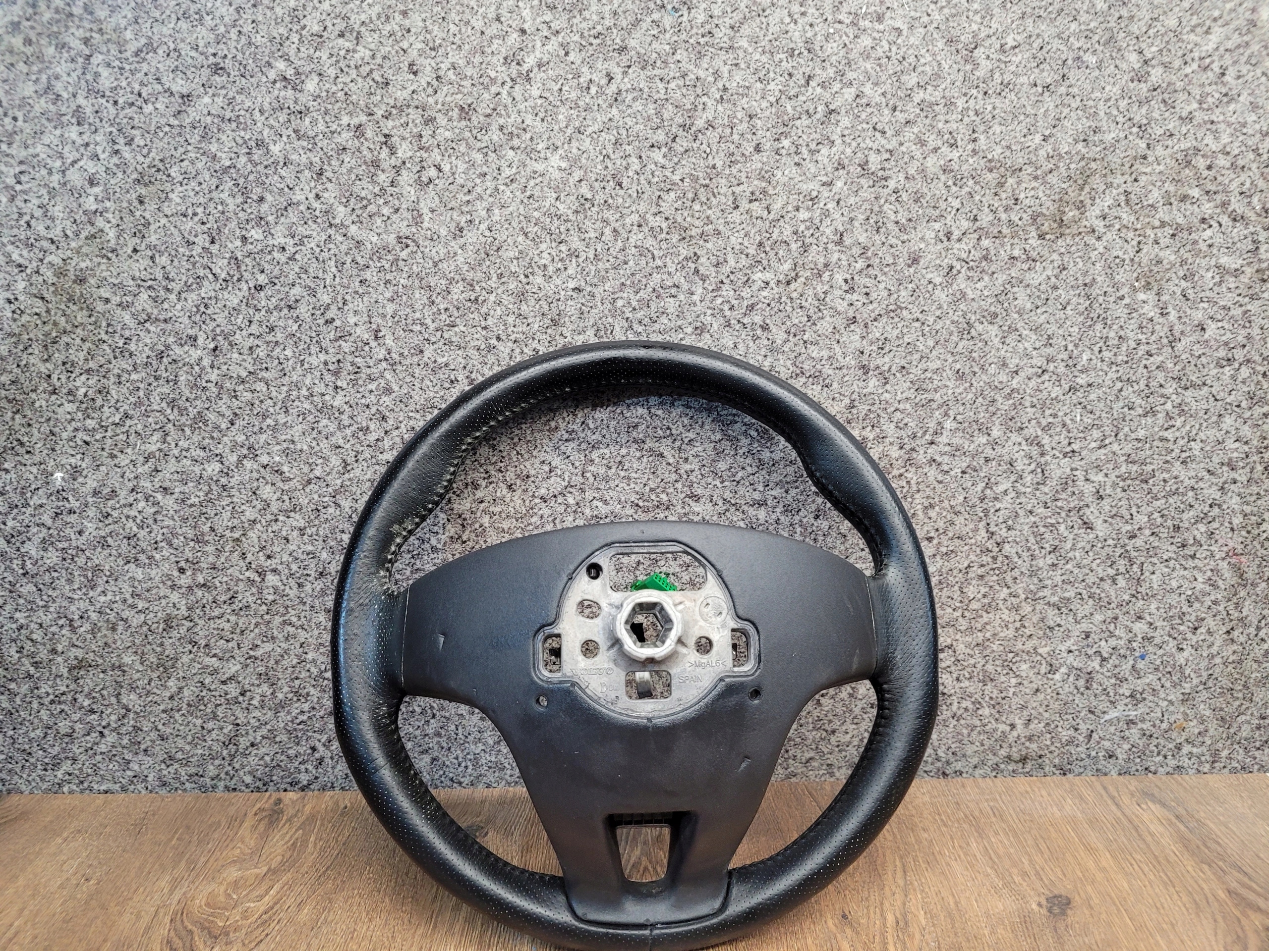 VOLANT KOŽA MULTIFUNKCIA VOLVO S60 II RDESIGN 34110219A P31315994