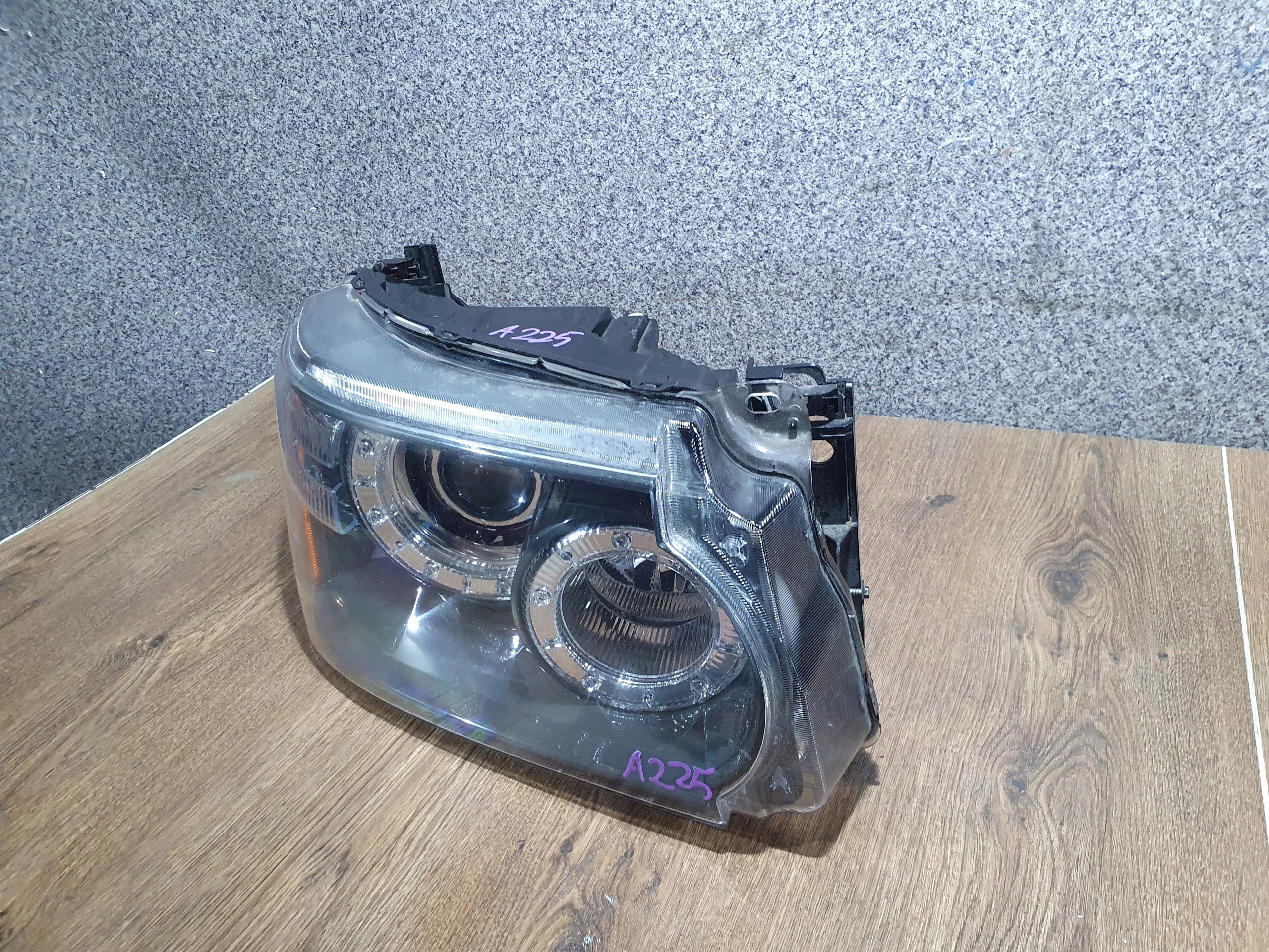 RANGE ROVER SPORT LIFT XENON PRAVÉ PREDNÉ SVETLO