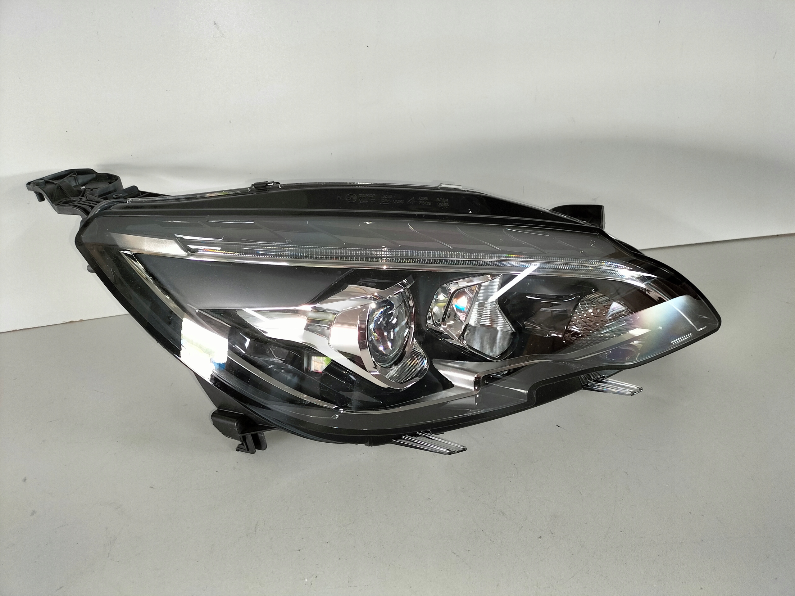 PRAVE PREDNE SVETLO PEUGEOT 308 II T9 LIFT 17-21