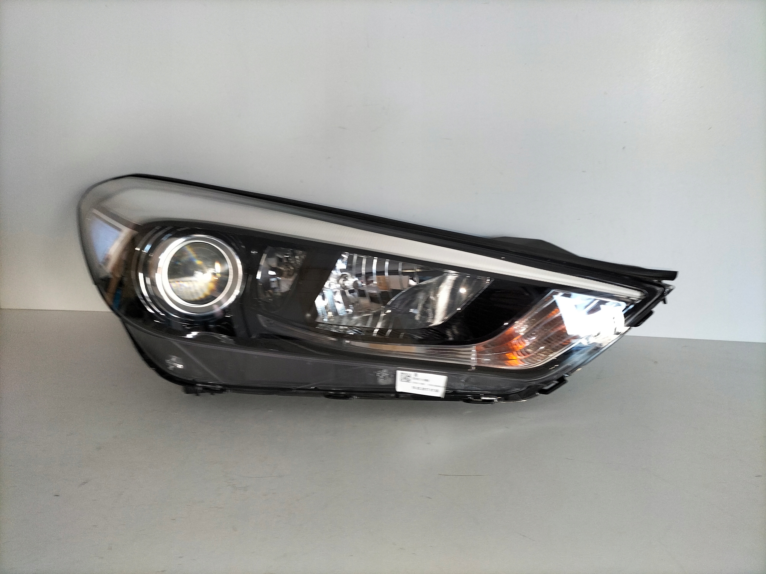 PRAVE PREDNE SVETLO HYUNDAI TUCSON III 15-18