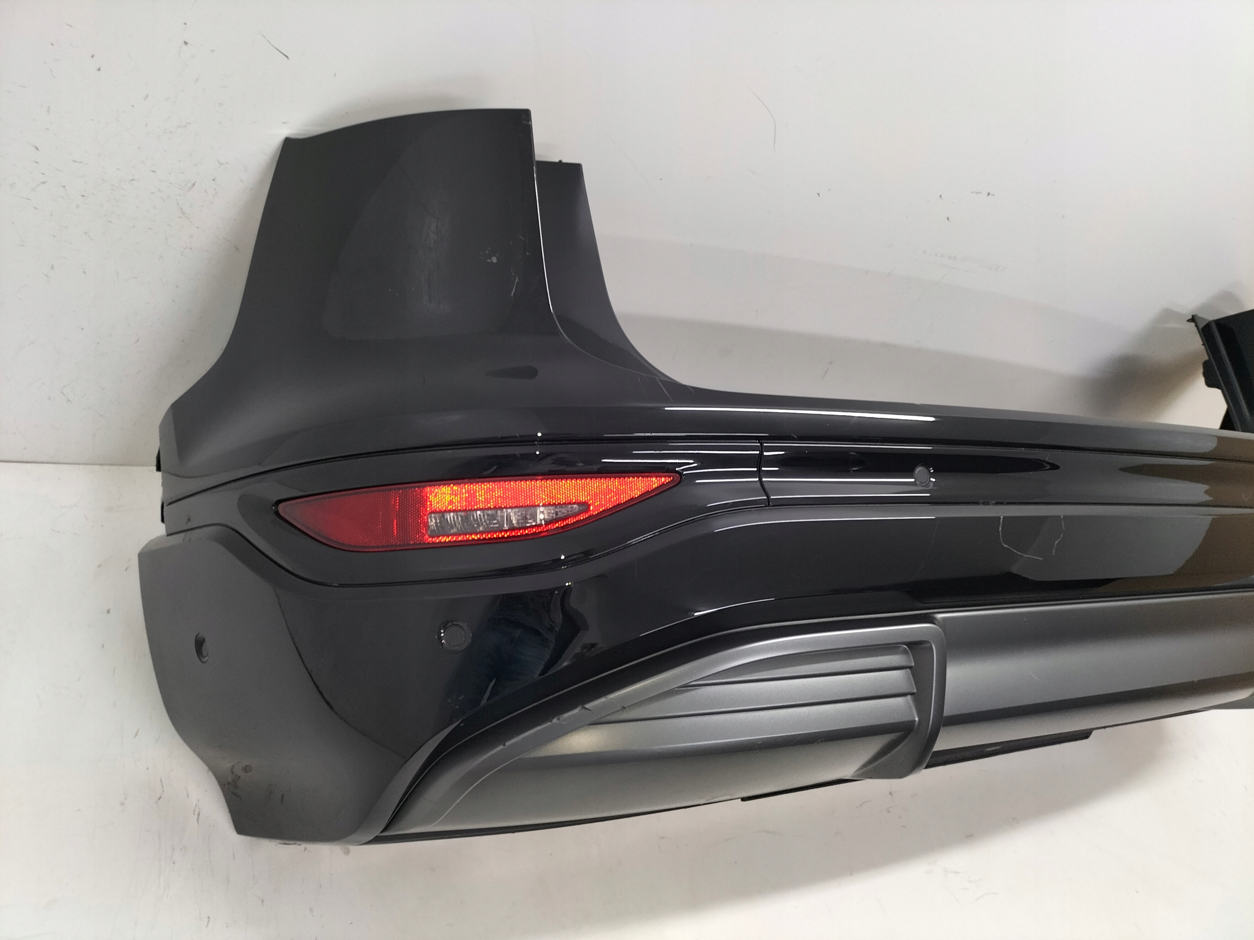 ZADNÝ NÁRAZNÍK AUDI Q6 85H E-TRON 24-