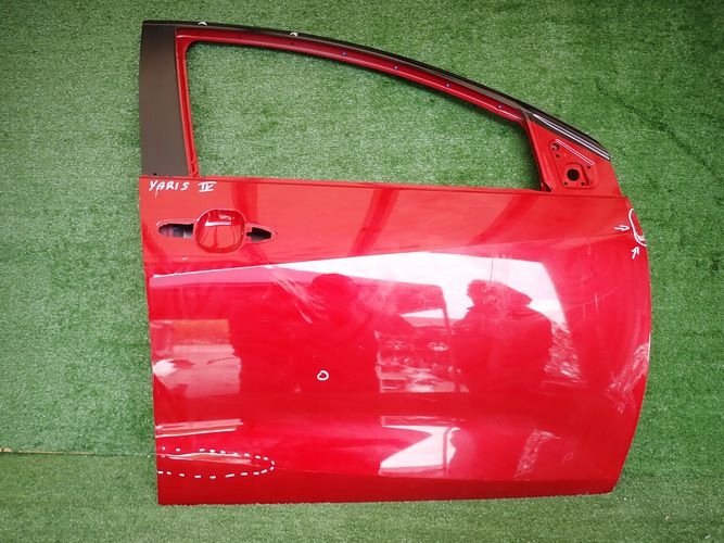 TOYOTA YARIS IV PRAVE PREDNE DVERE