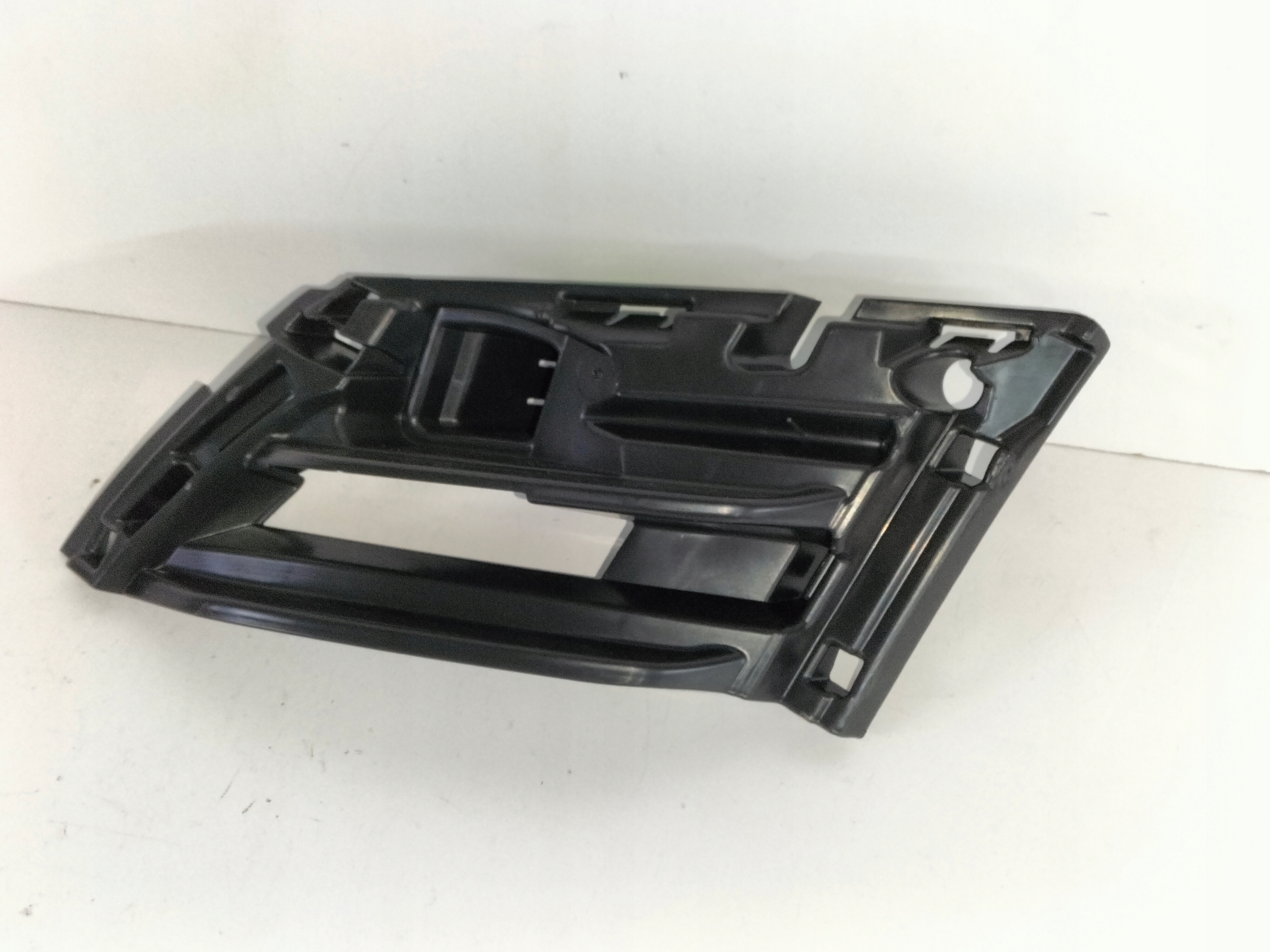 PRAVÝ DRŽIAK MASKY SKODA OCTAVIA III LIFT 17-