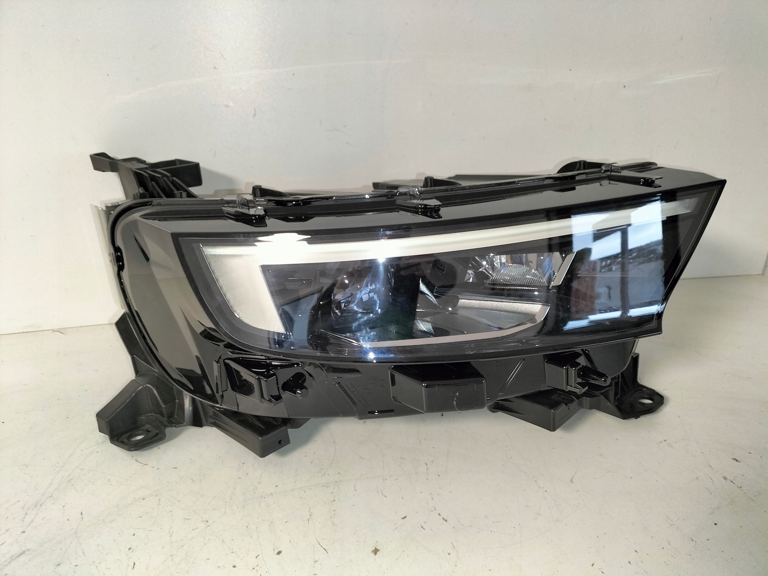 PRAVE PREDNE SVETLO OPEL MOKKA II B 20- FULL LED LUX