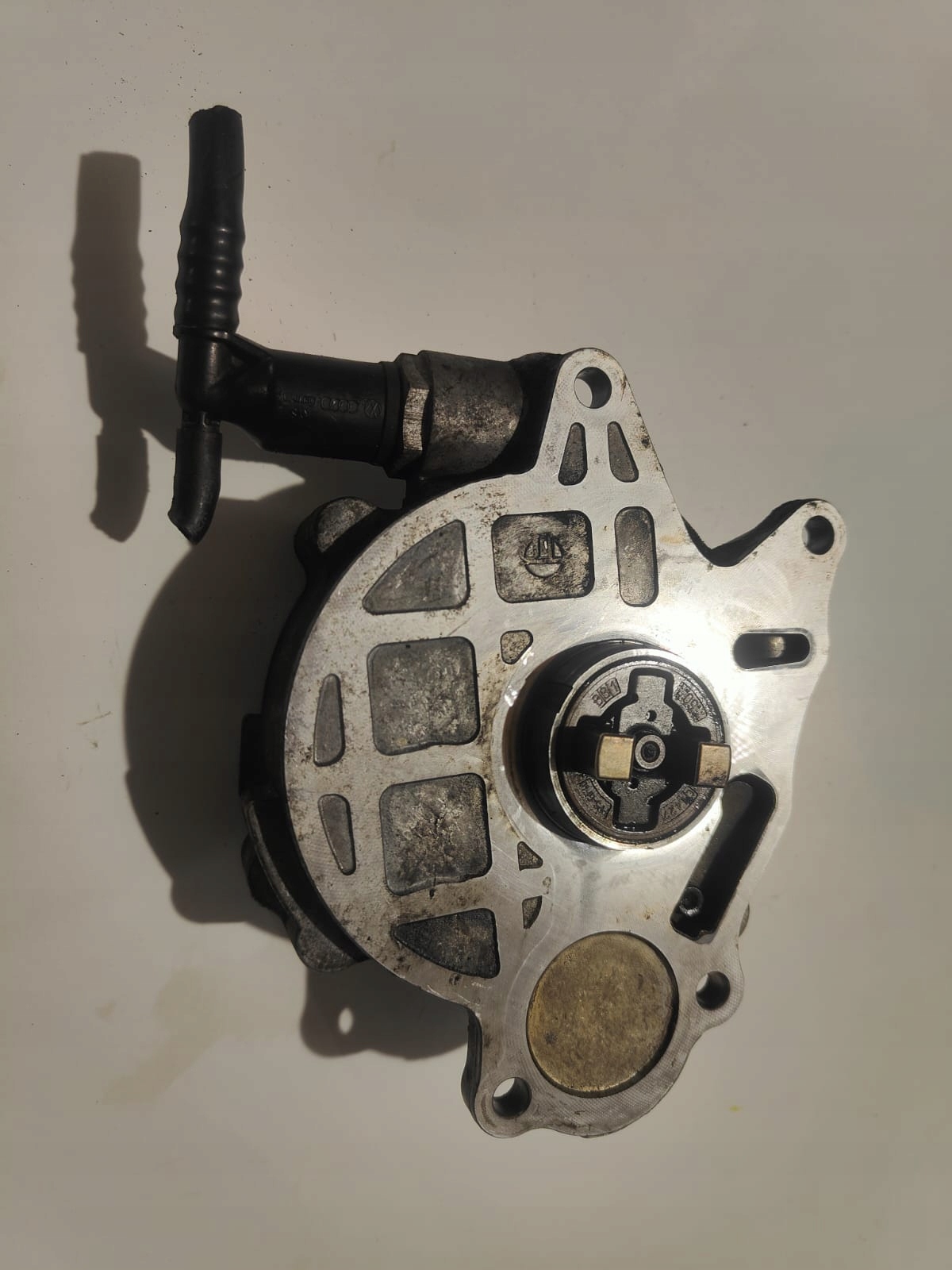 Volkswagen 1.6 tdi cay 03L145100 VÁKUOVA PUMPA