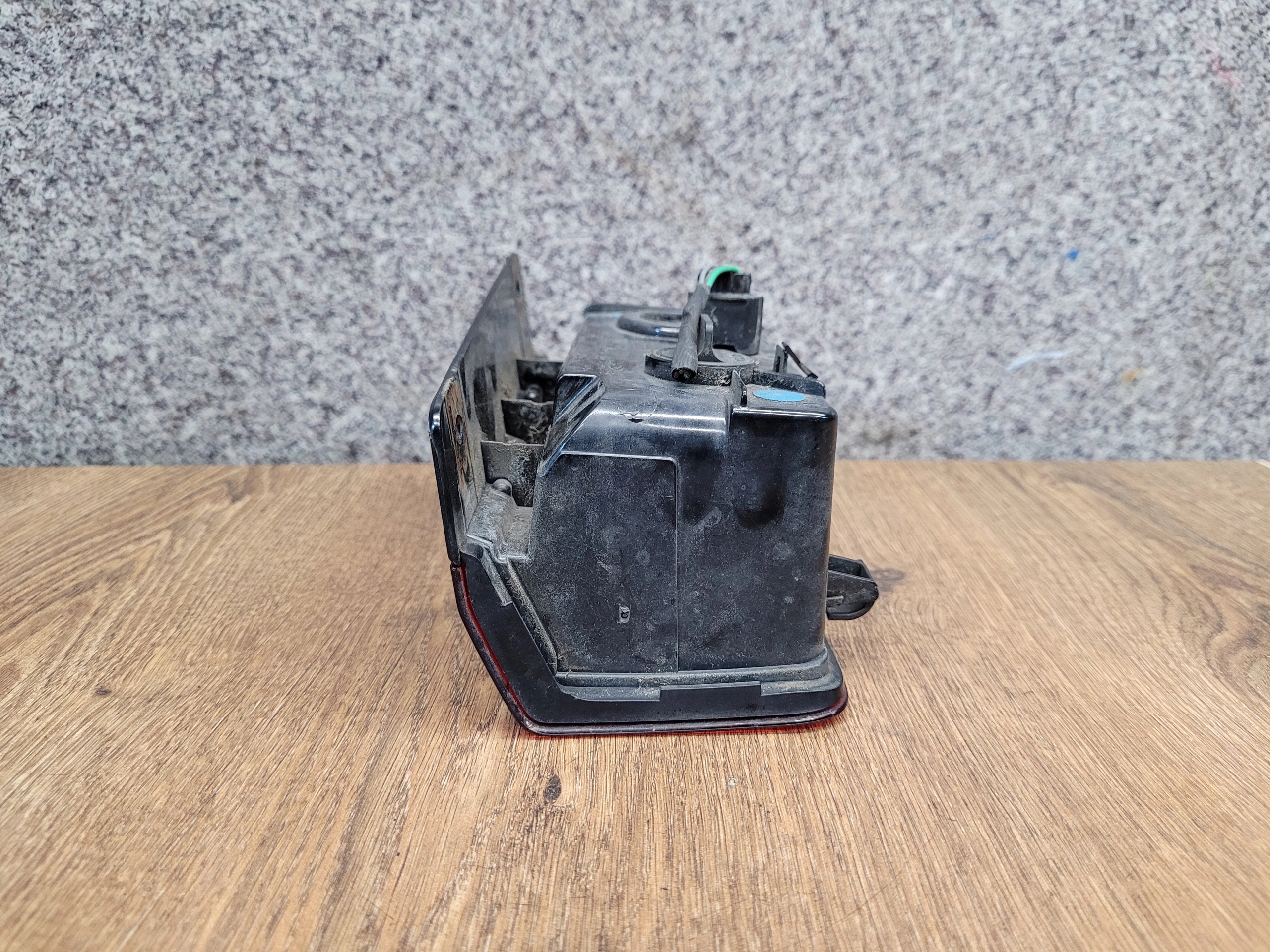 RENAULT TRAFIC III PRAVE ZADNE SVETLO V NARAZNIKU 265598103R