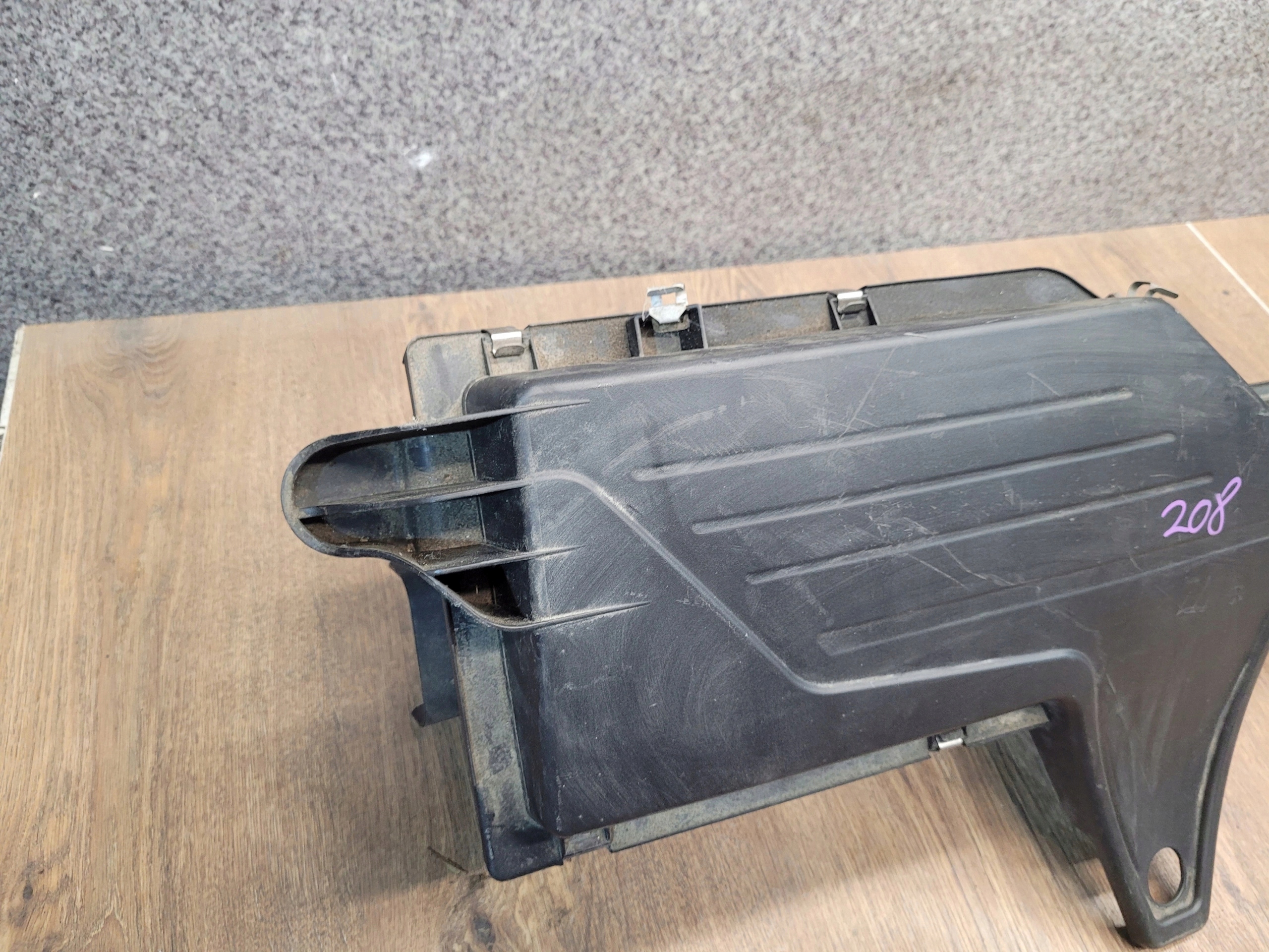 BMW F30 F31 2.0D OBAL VZDUCHOVÉHO FILTERA 70518447