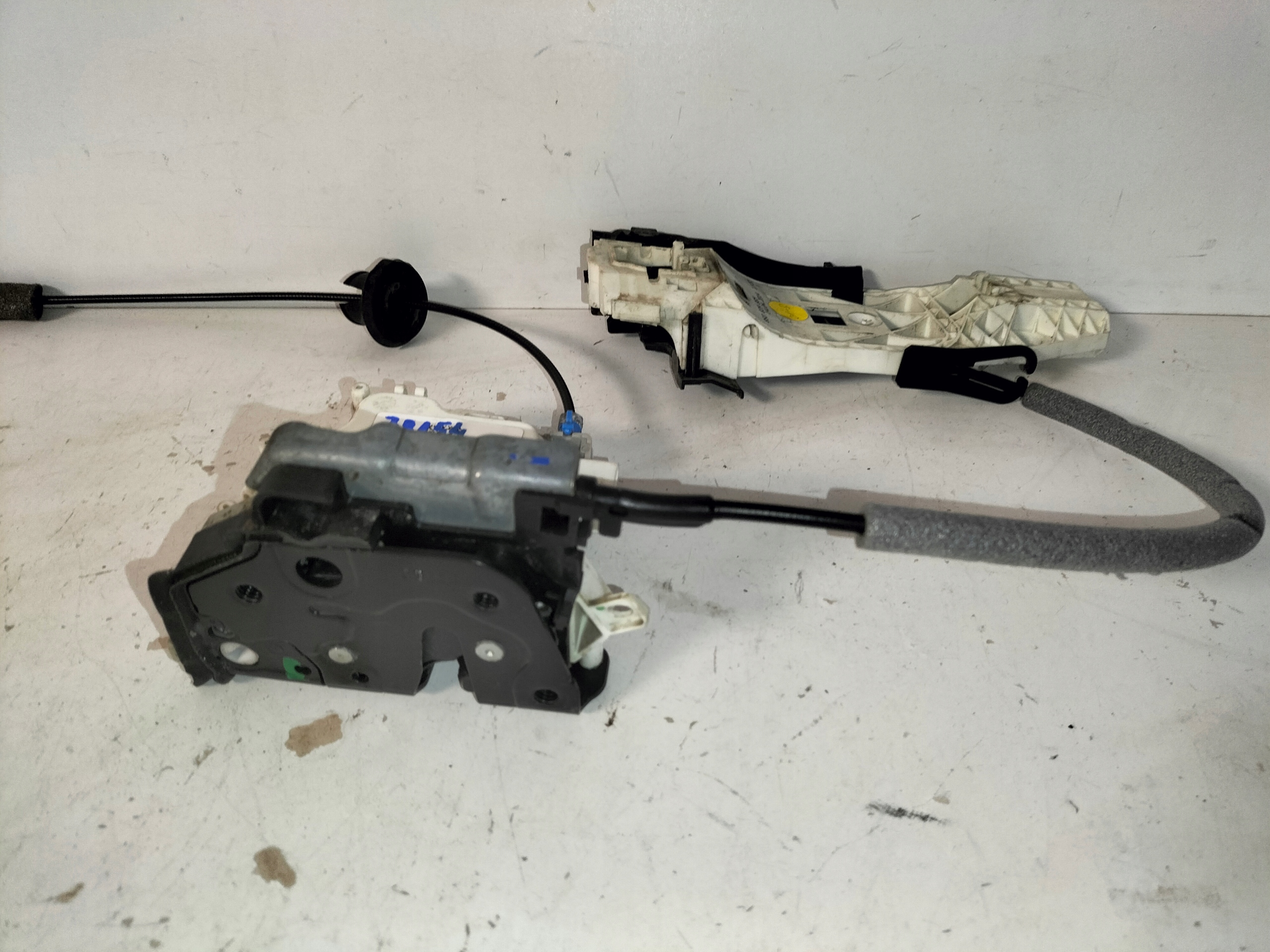 ZAMOK PRAVYCH PREDNYCH DVERI AUDI A1 14- A3 8V 16- A4 B9 15- Q2 16-