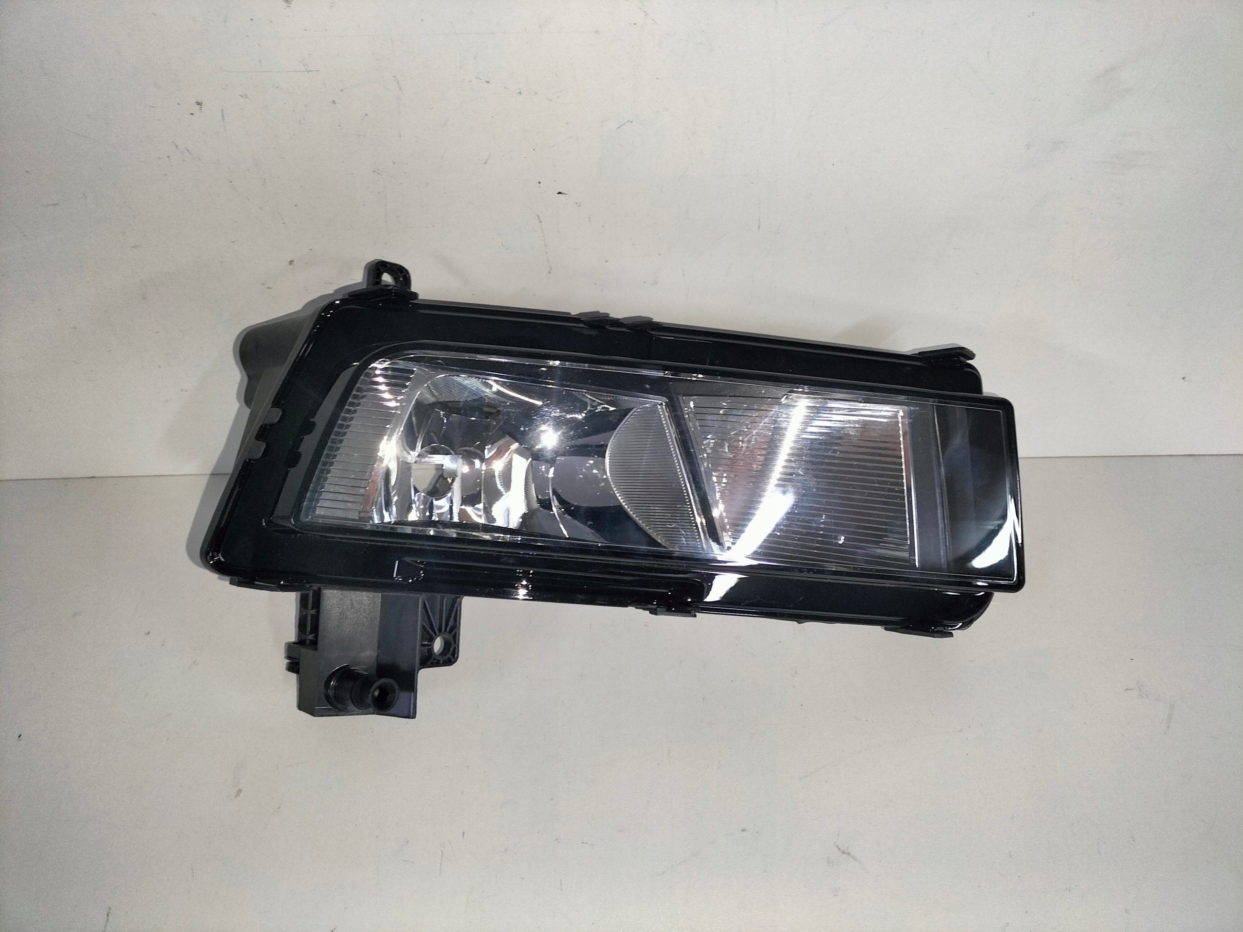 PRAVA HMLOVKA VW TOURAN III 15-