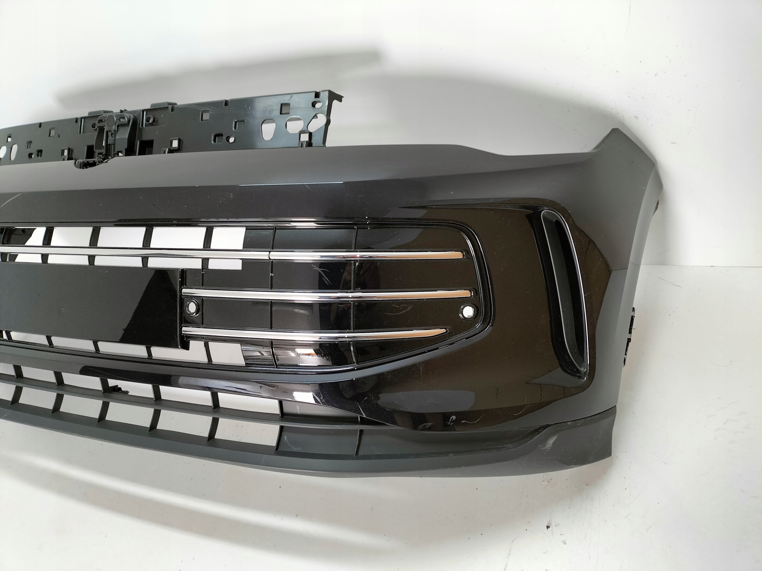 PREDNÝ NÁRAZNÍK VW TIGUAN III 571 24-