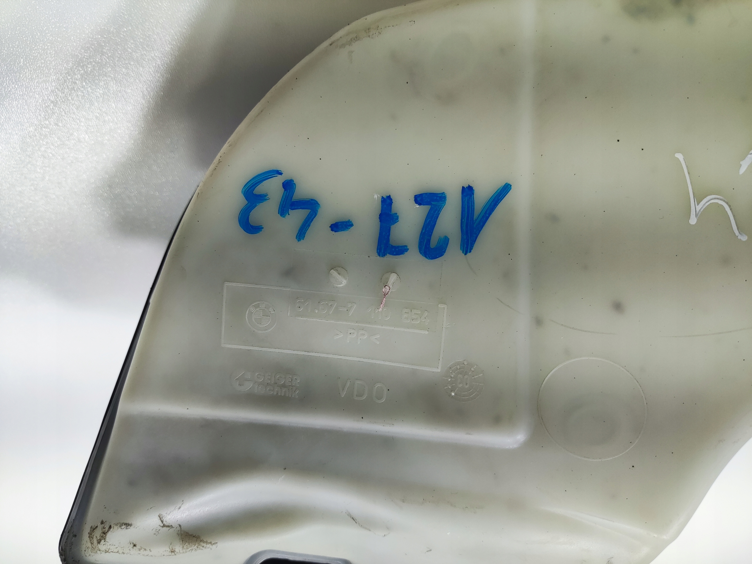 NÁDOBKA OSTREKOVAČOV BMW Z4 E85 7110854 2002-2006