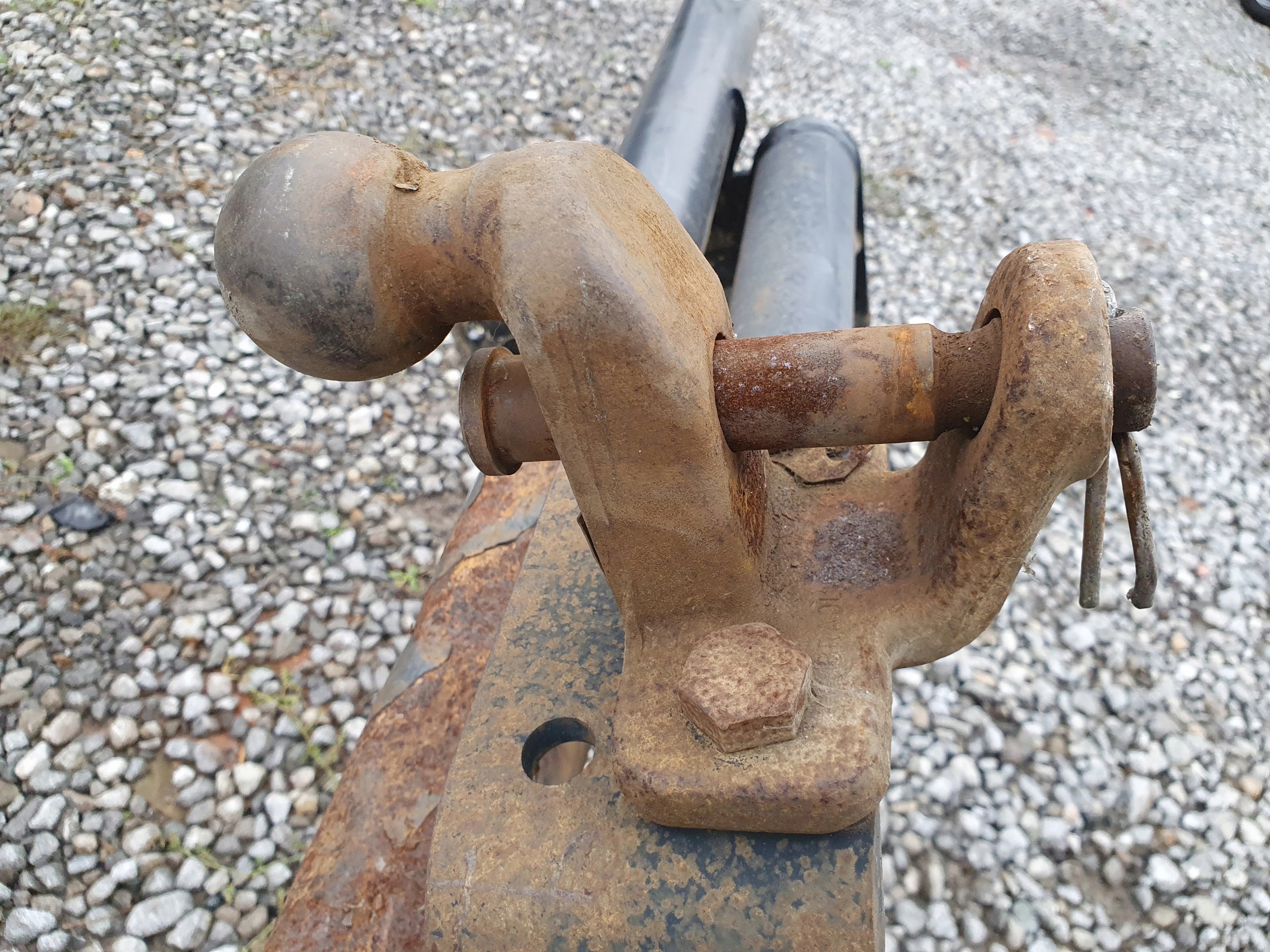 FORD RANGER III 3 015- ZADNÁ VÝSTUHA TAZNE ZARIADENIE
