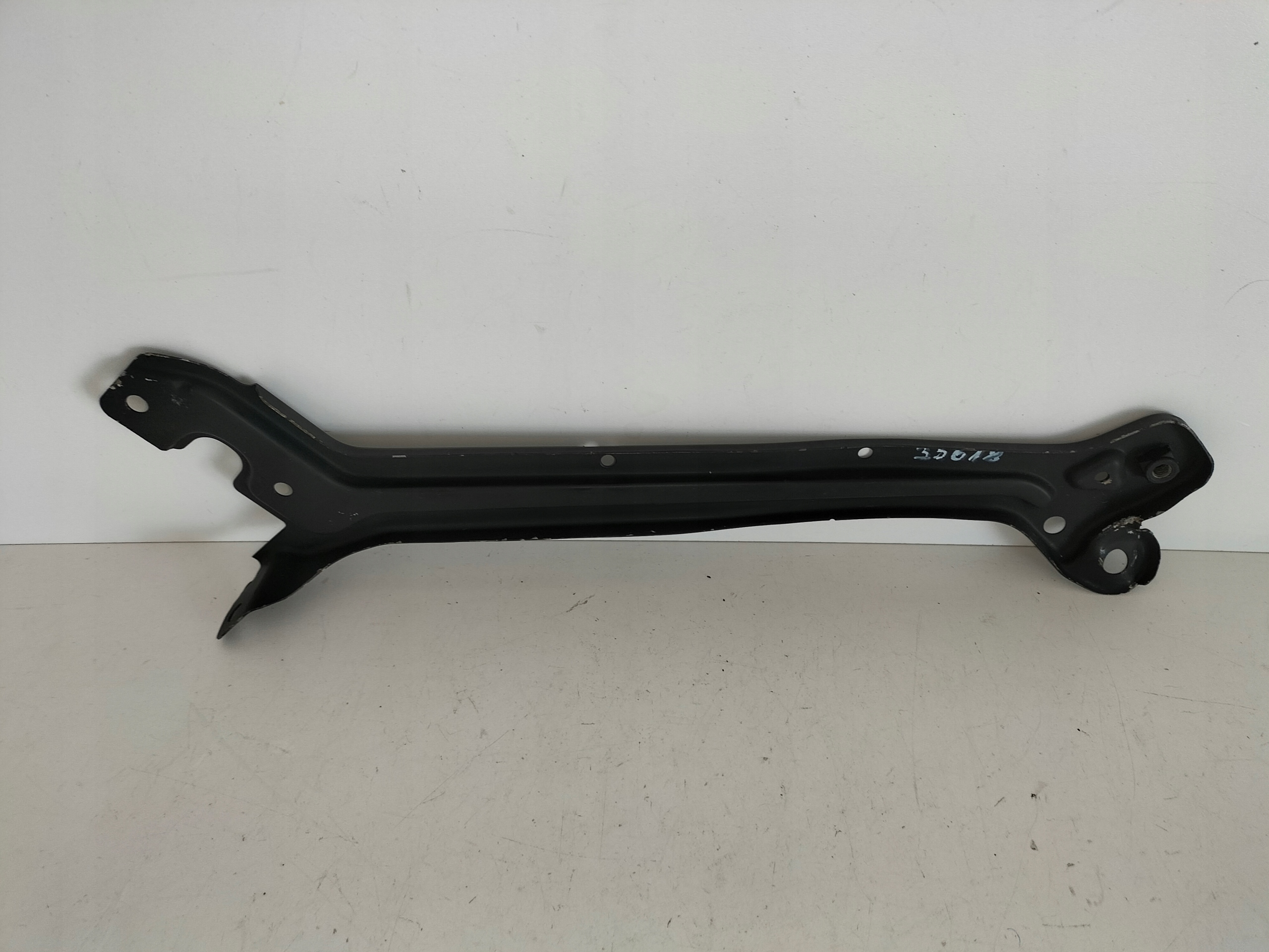 DRZIAK PRAVY PREDNY OKULIAR CELO SKODA SUPERB III 15-
