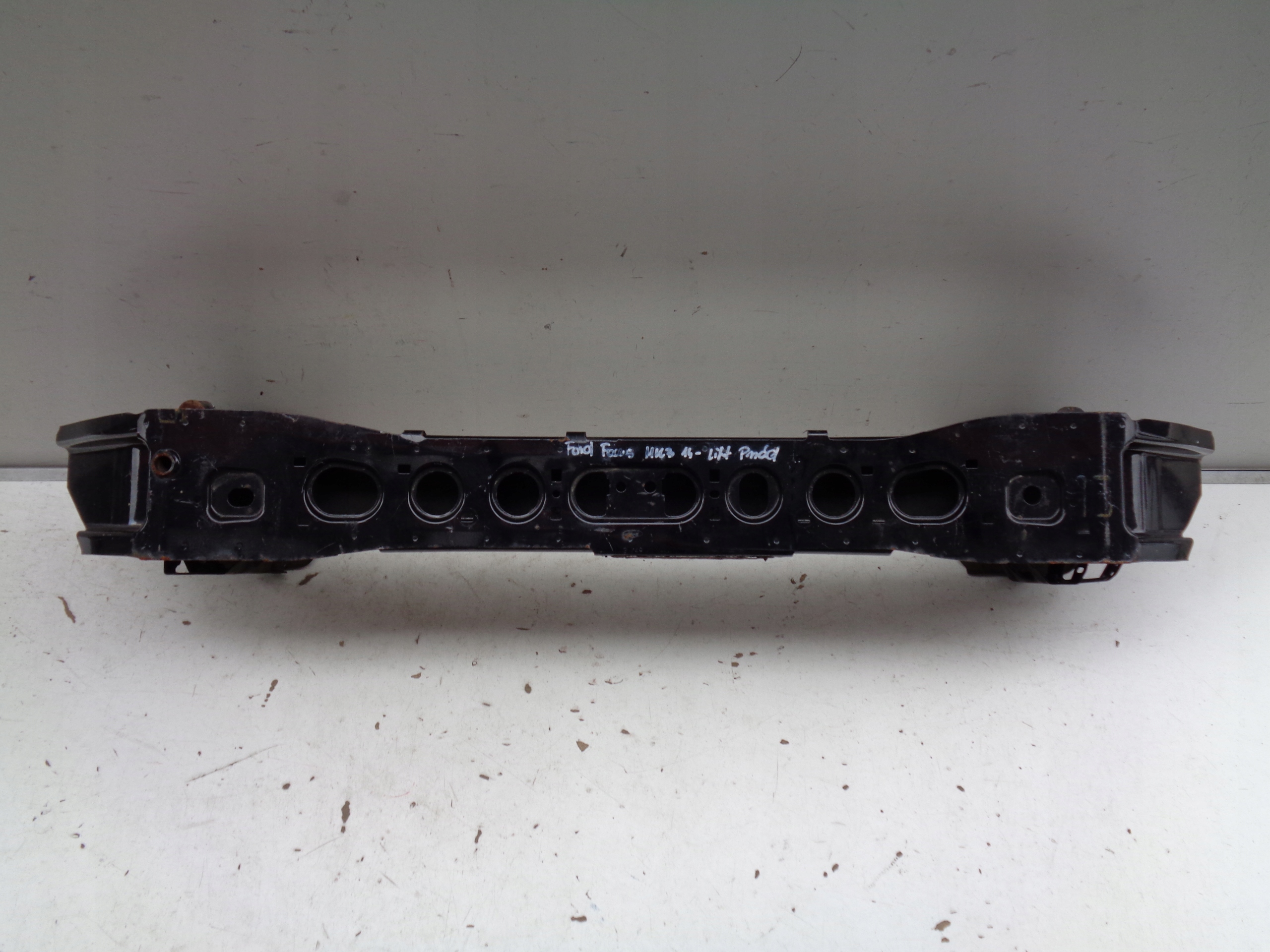 VYSTUHA PREDNEHO NARAZNIKA FORD FOCUS MK3 14- LIFT