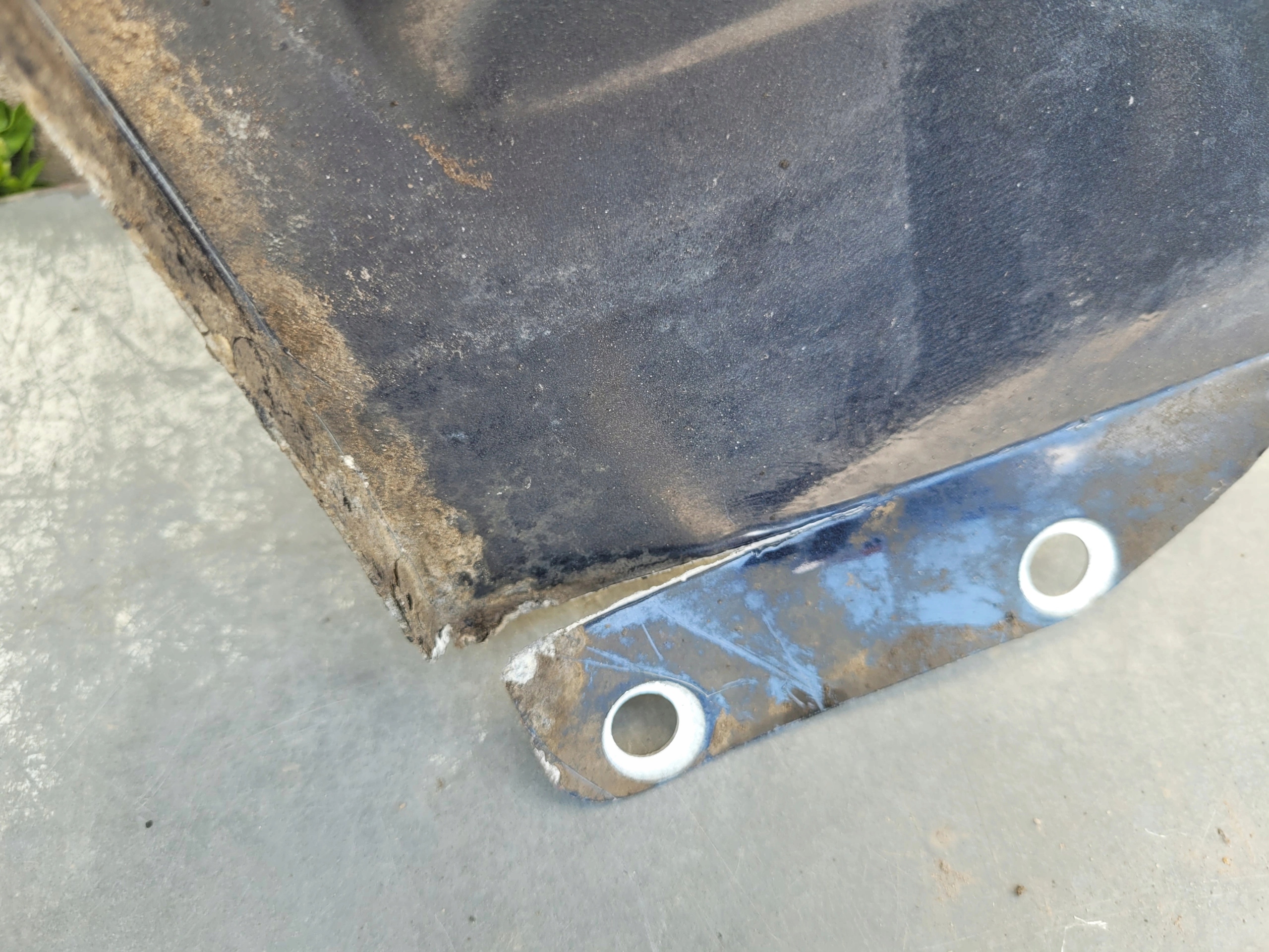 AUDI A6 C6 LIFT PRAVY PREDNY BLATNIK
