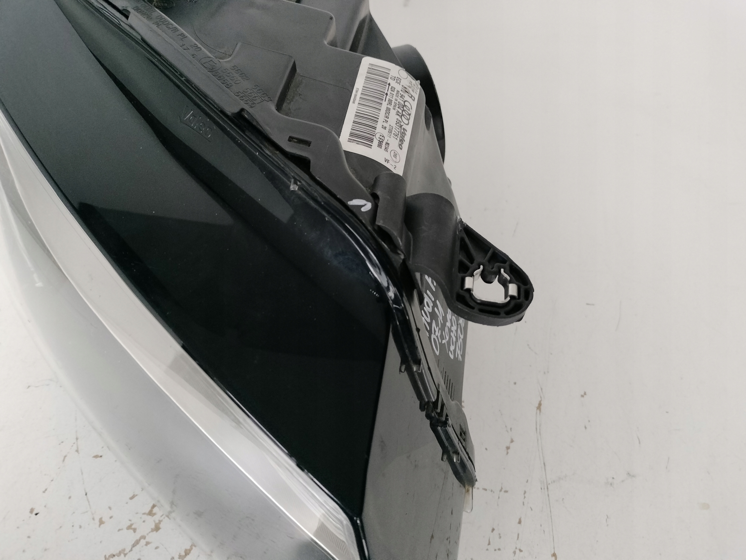 PRAVE PREDNE SVETLO AUDI A5 8T 8T0 07-11 XENON LED NIENATAČACI