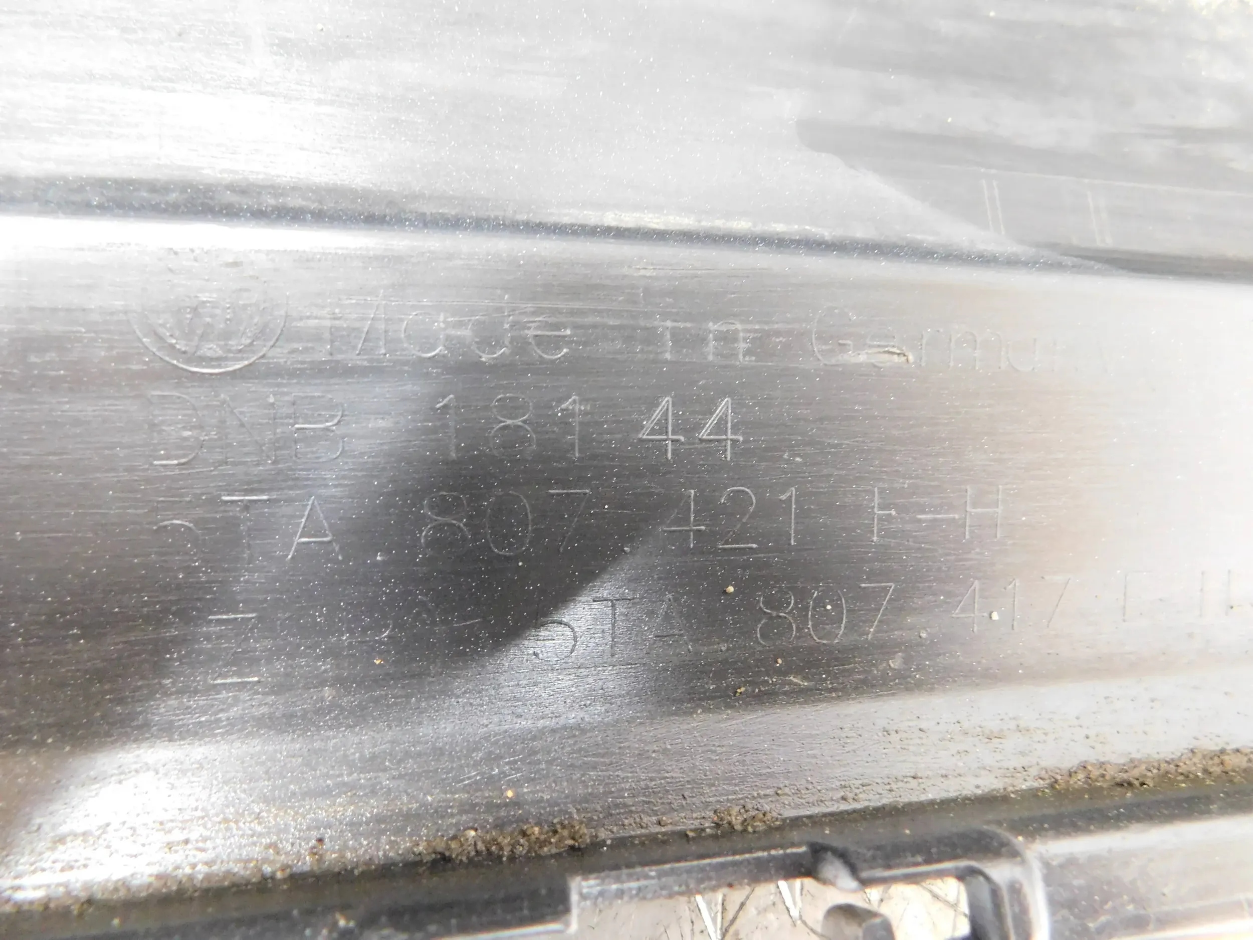 ZADNÝ NÁRAZNÍK VW TOURAN III 15-
